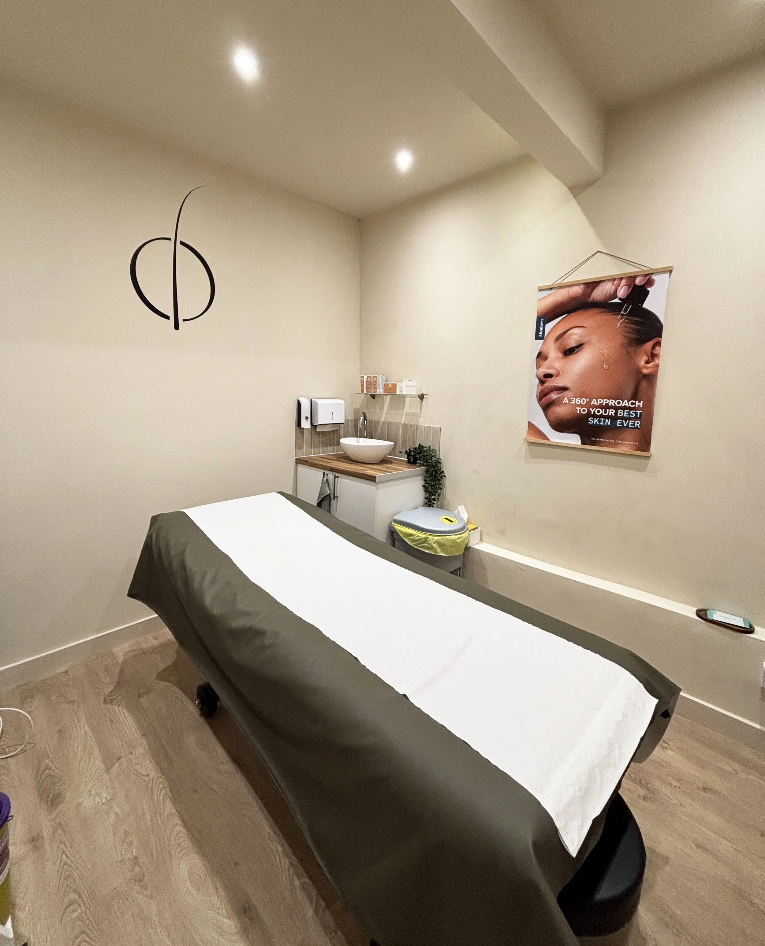 omnia-sale-treatment-room.jpg