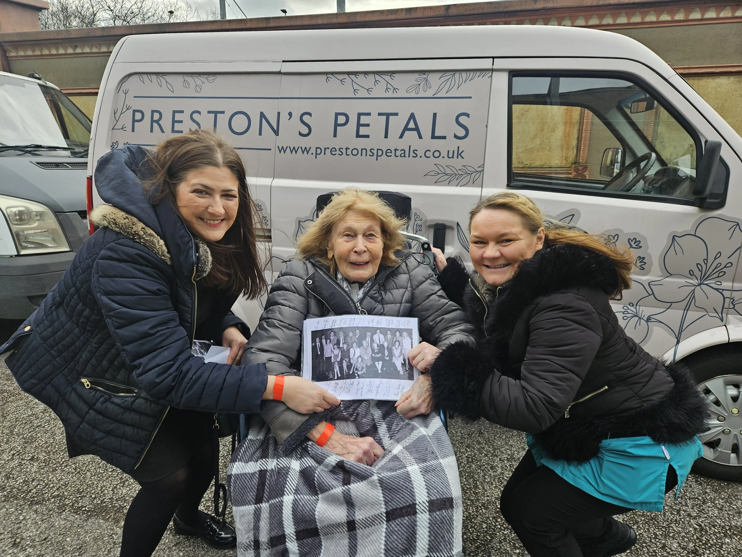 Joan Riley and staff from Oakfield © Care UK