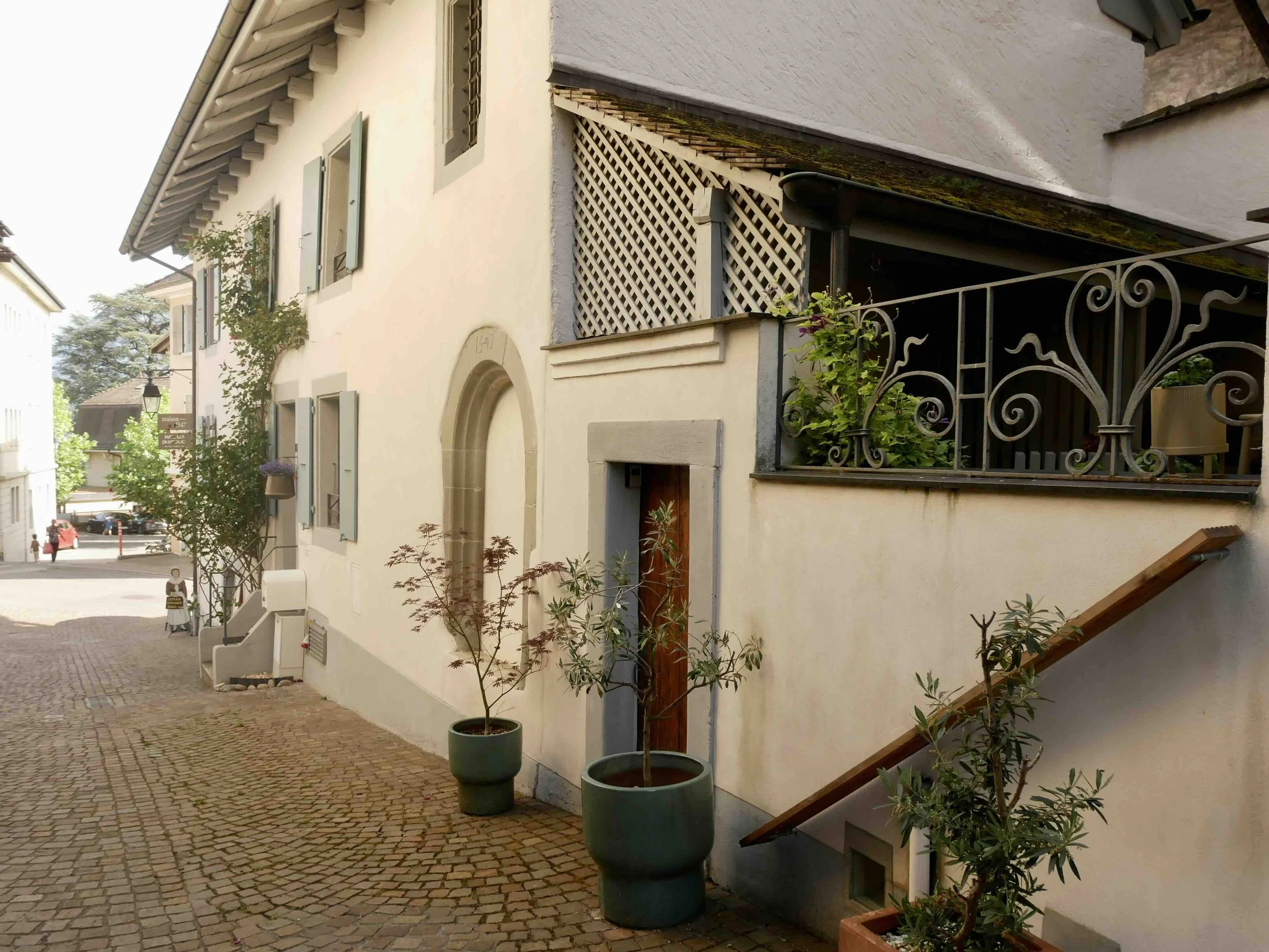 notre maison historique dans le bourg de Cully / The historic  townhouse