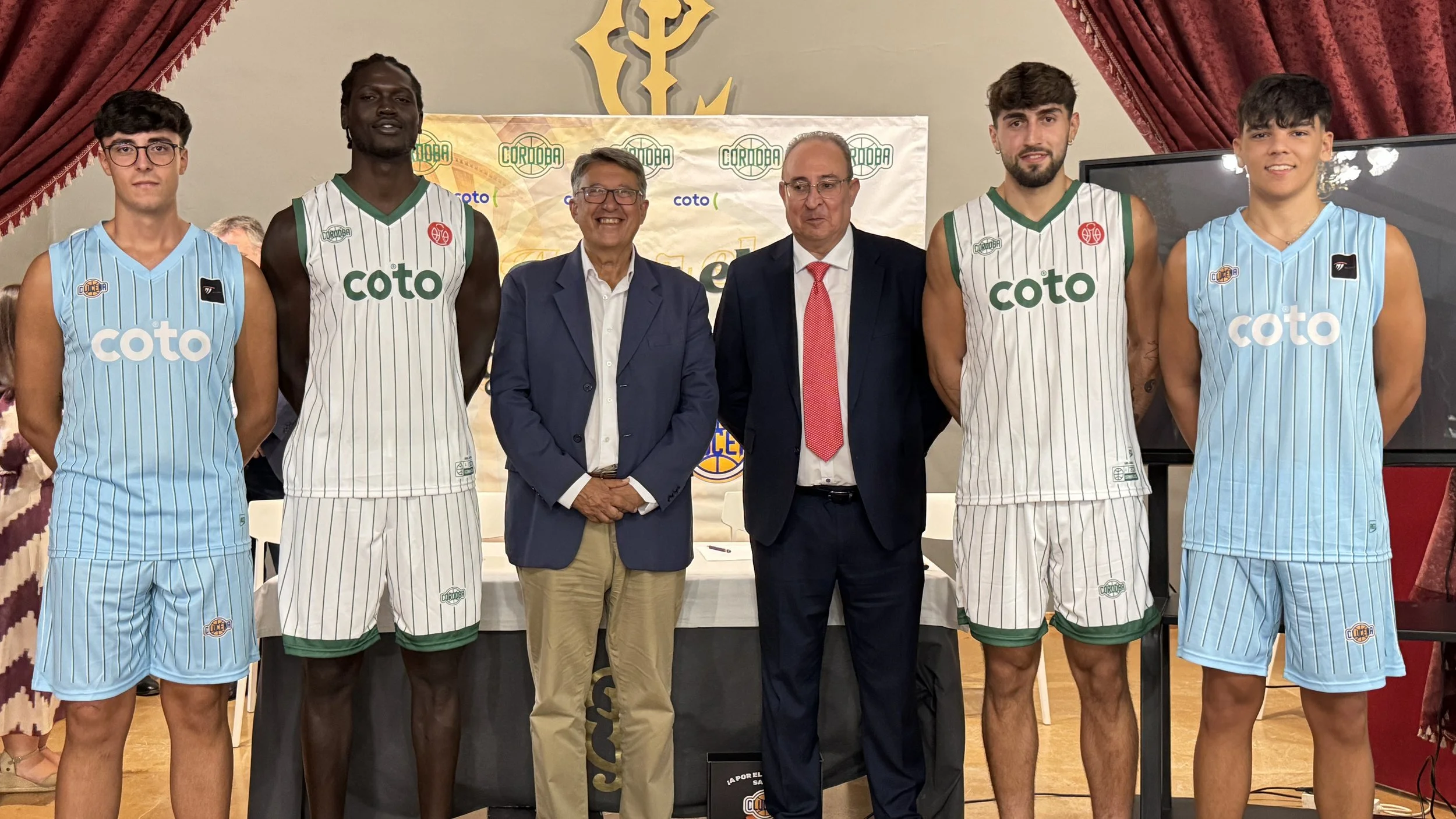 CCB PRESENTA SU NUEVA EQUIPACIÓN Y RUBRICA SU VÍNCULO LUCENTINO