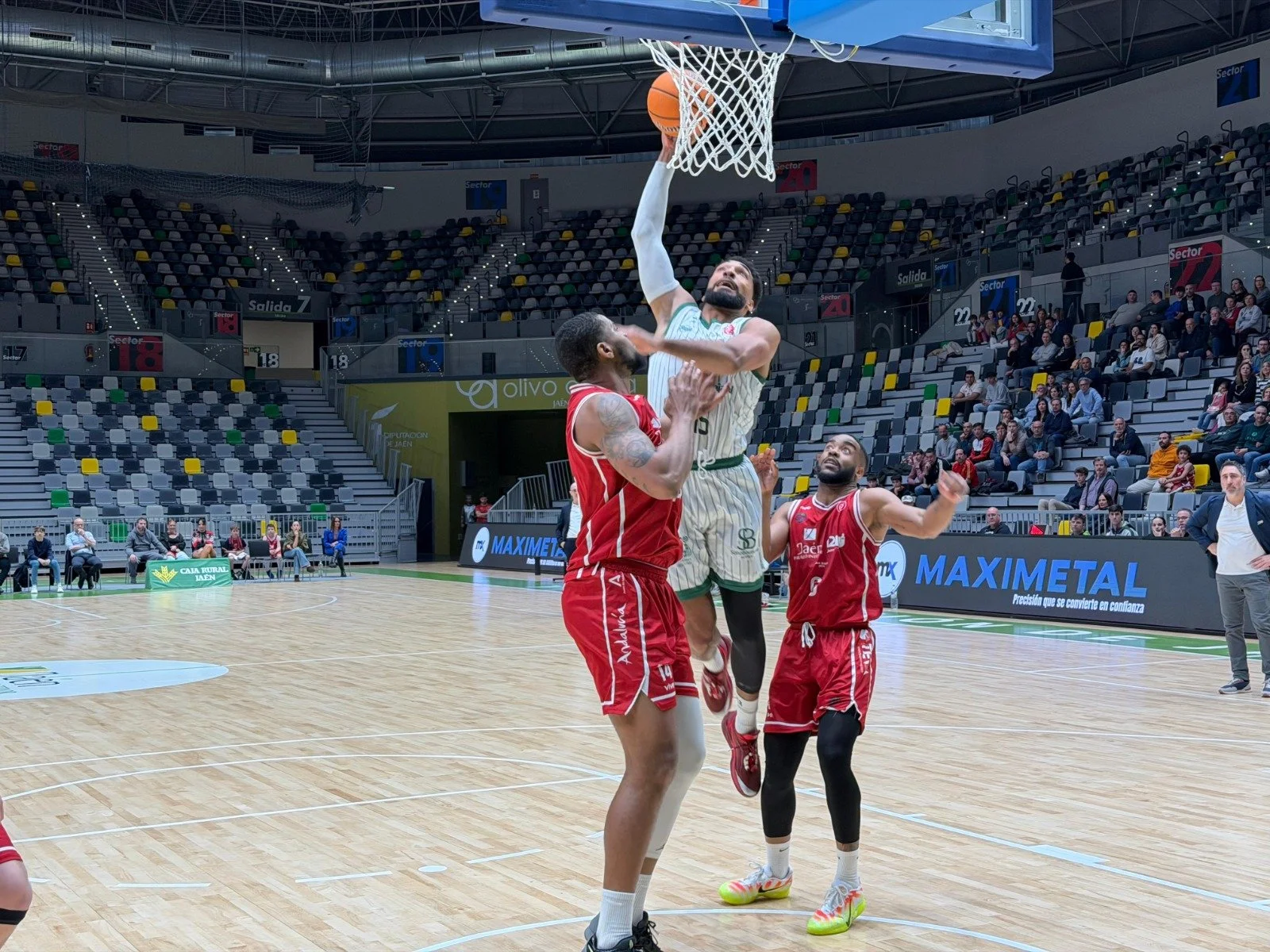 ccb se aúpa líder tras ganar en JAÉN 80-87 al paraíso interior en un encuentro con fases brillantes
