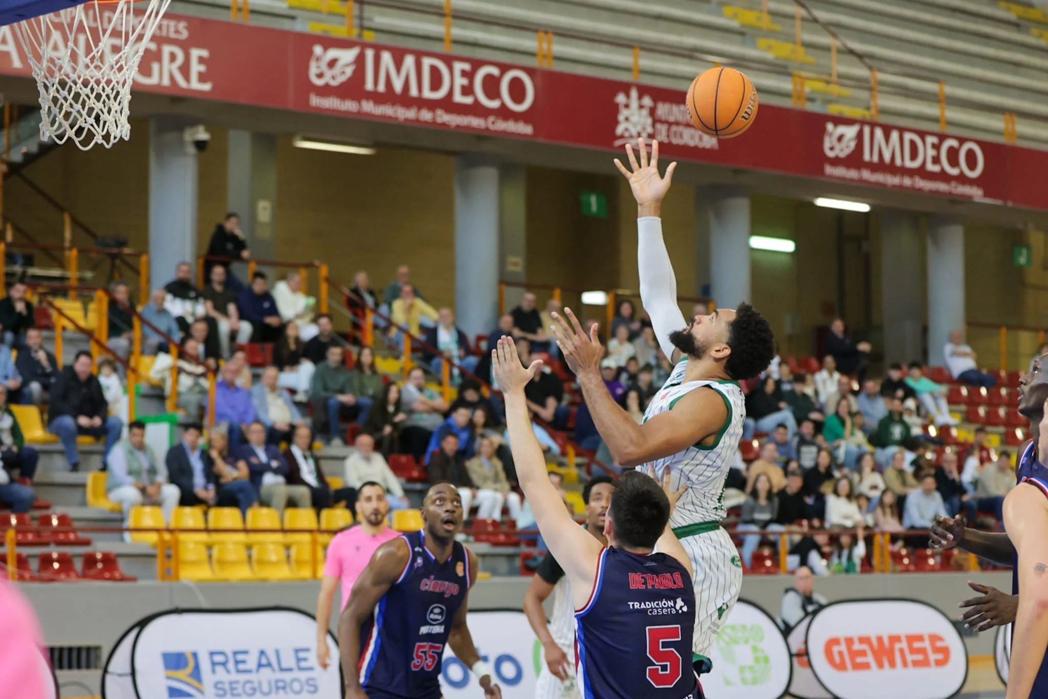 CCB reacciona cuando Clavijo ya había hecho su trabajo y cae por 47-59
