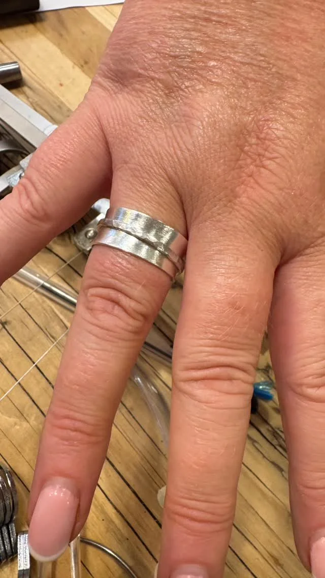 Silver Ring Workshop dates are online up until the end of the year. Drop us a DM to book or head to the website (link in bio) £95.00pp and that includes everything you need to make a gorgeous silver ring, snacks, tea & coffee ✨
#rarethingb