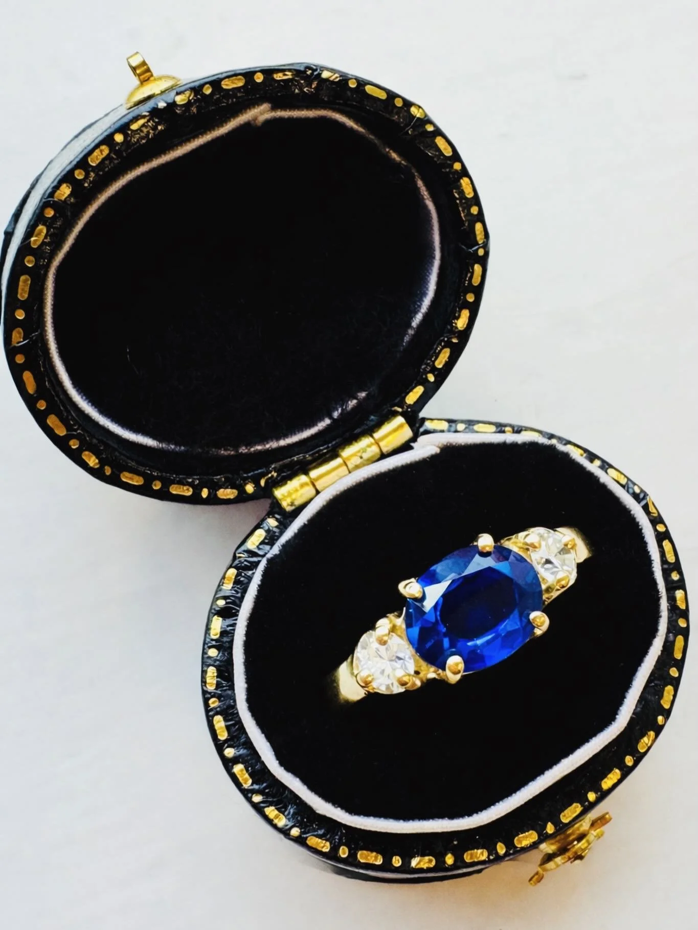 This one was special 💛

From the first design conversations and renderings through to collection day, our client was engaged, thoughtful and considered throughout. It was a genuine pleasure to work with him on this piece.

We created an heirloom eng