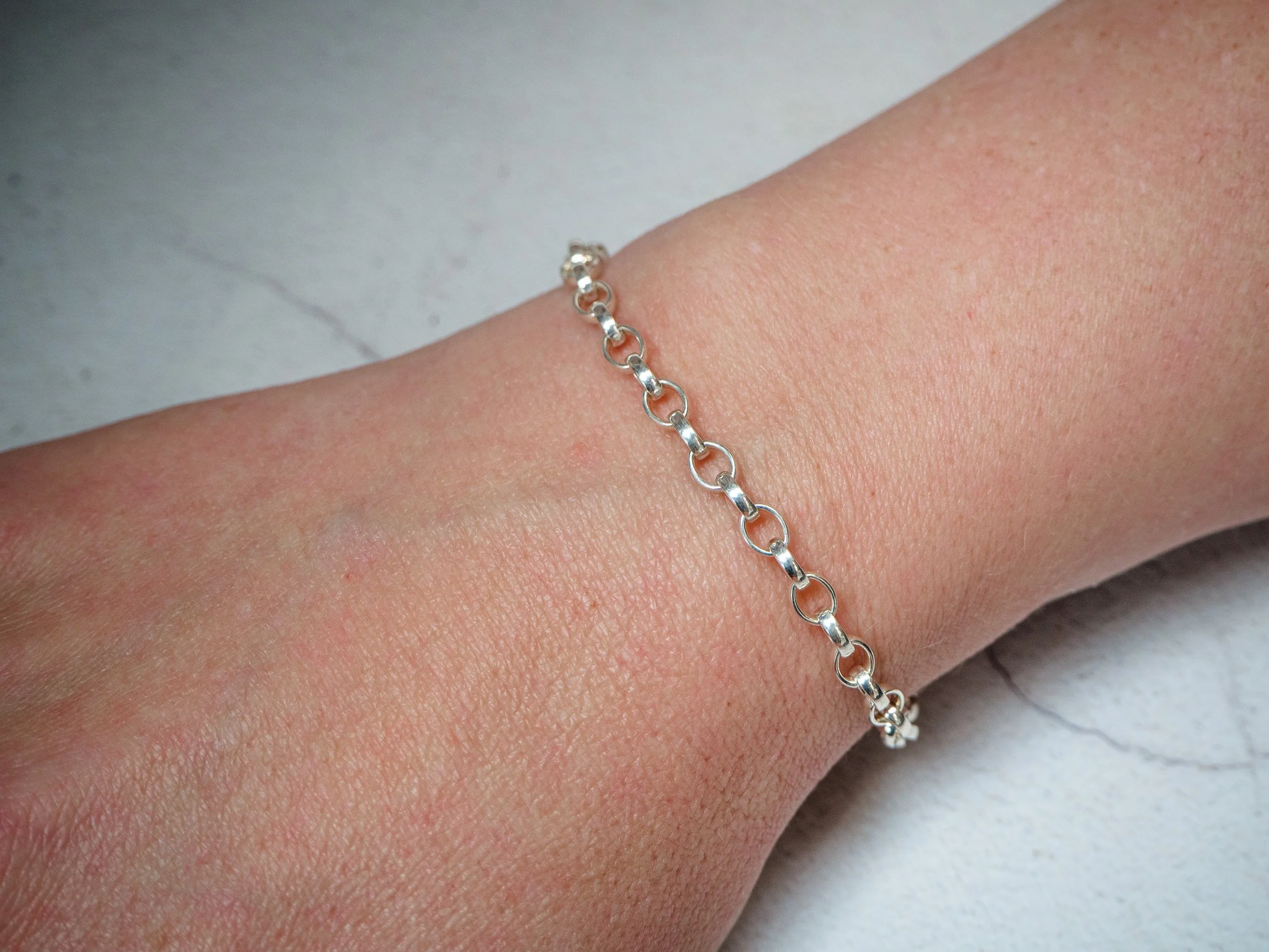 4.3mm Silver Belcher £80