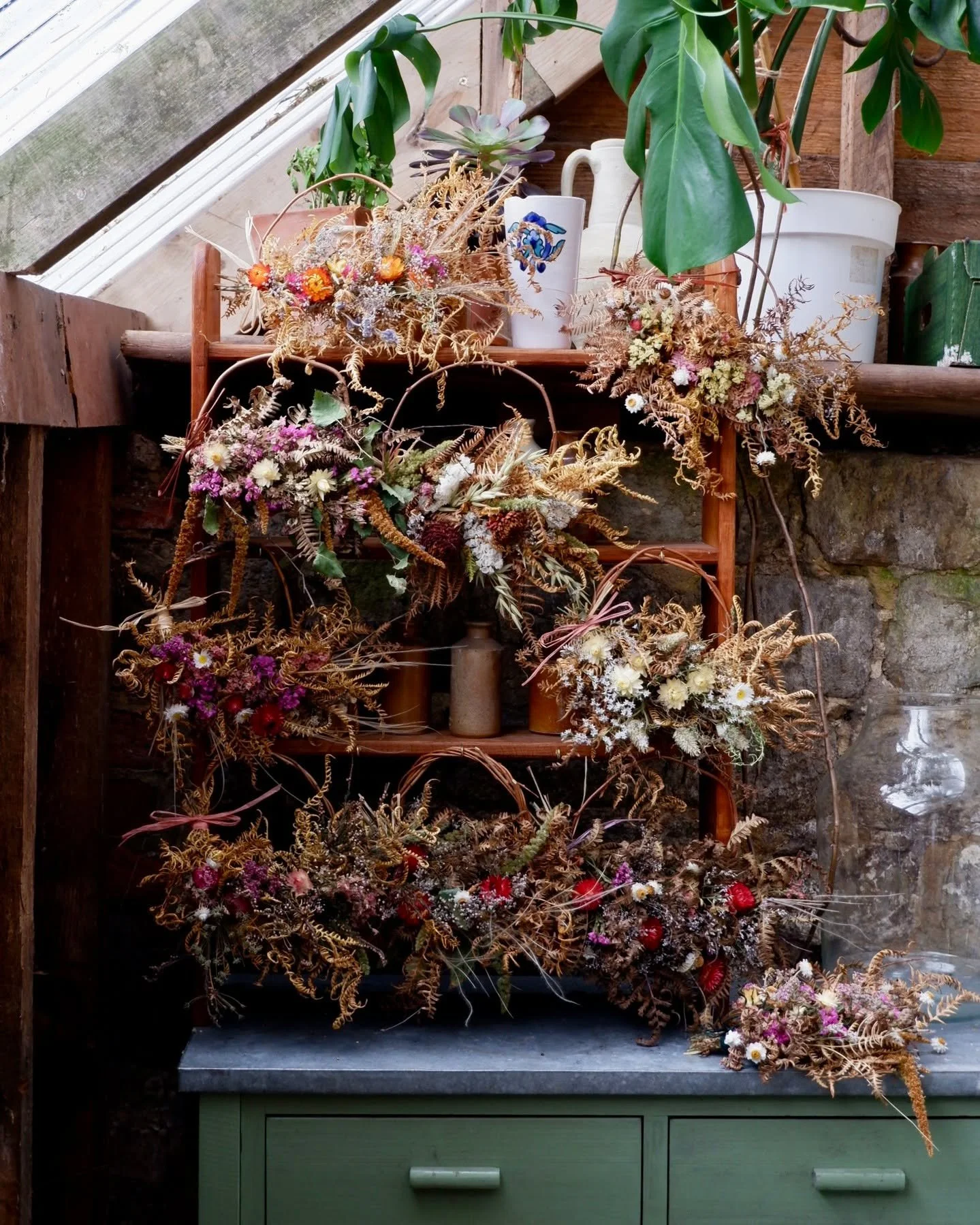 Wildly Lovely Wreaths for Autumn, available to purchase on our website shop and at the @kneppwildingkitchen shop 🍂

#driedflowers #everlastingflowers #everlastingwreath #autumnflowers #autumnvibes #fallflowers #wreaths #sussexflorist