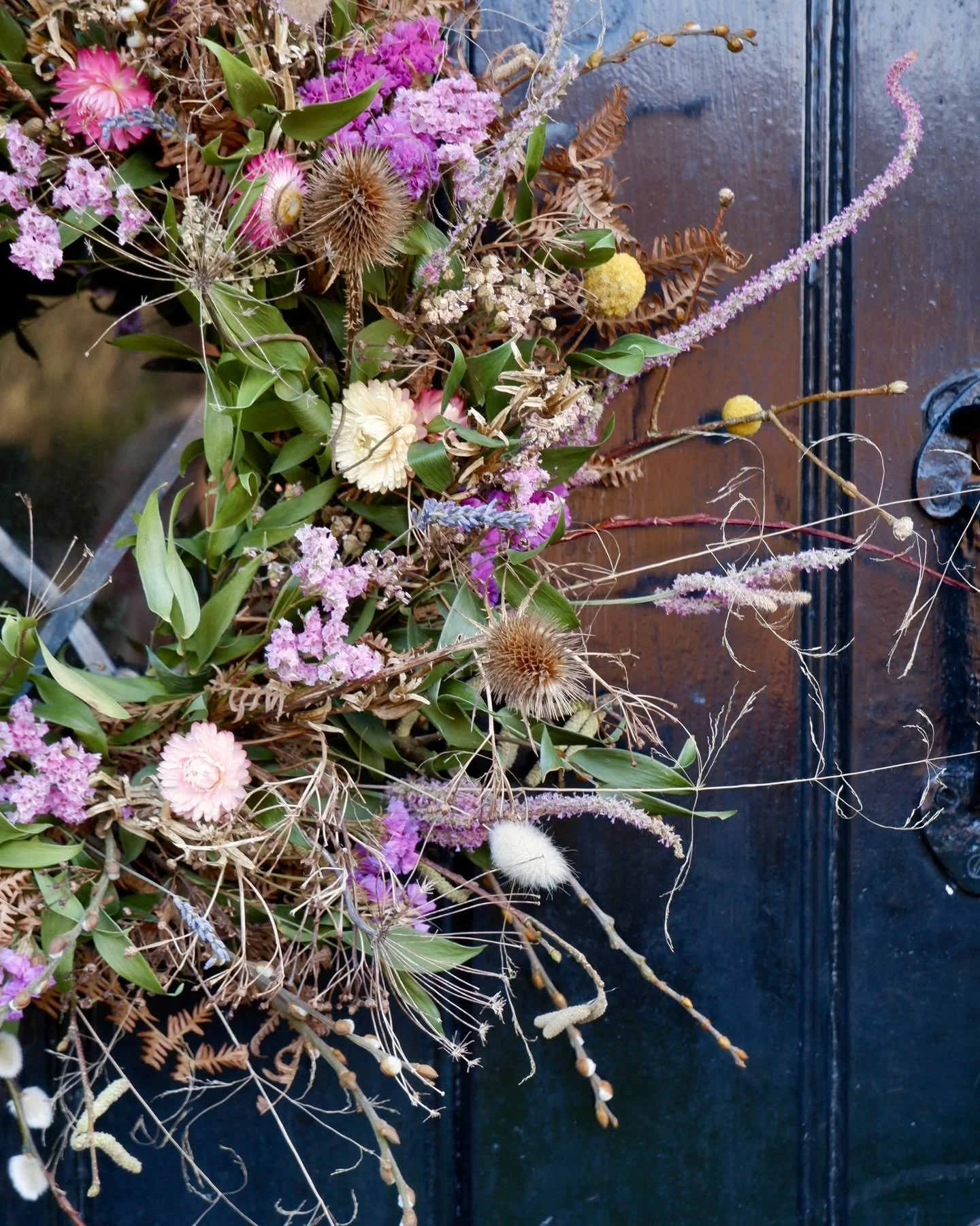 Early Spring Wild Wreath Making Workshop at the house of Ramshackle | Saturday 14th March | 12.30pm - 2.30pm 

Join me in my home studio in Easebourne, West Sussex for an afternoon session of wild spring wreath-making. 

You will gain insight into th
