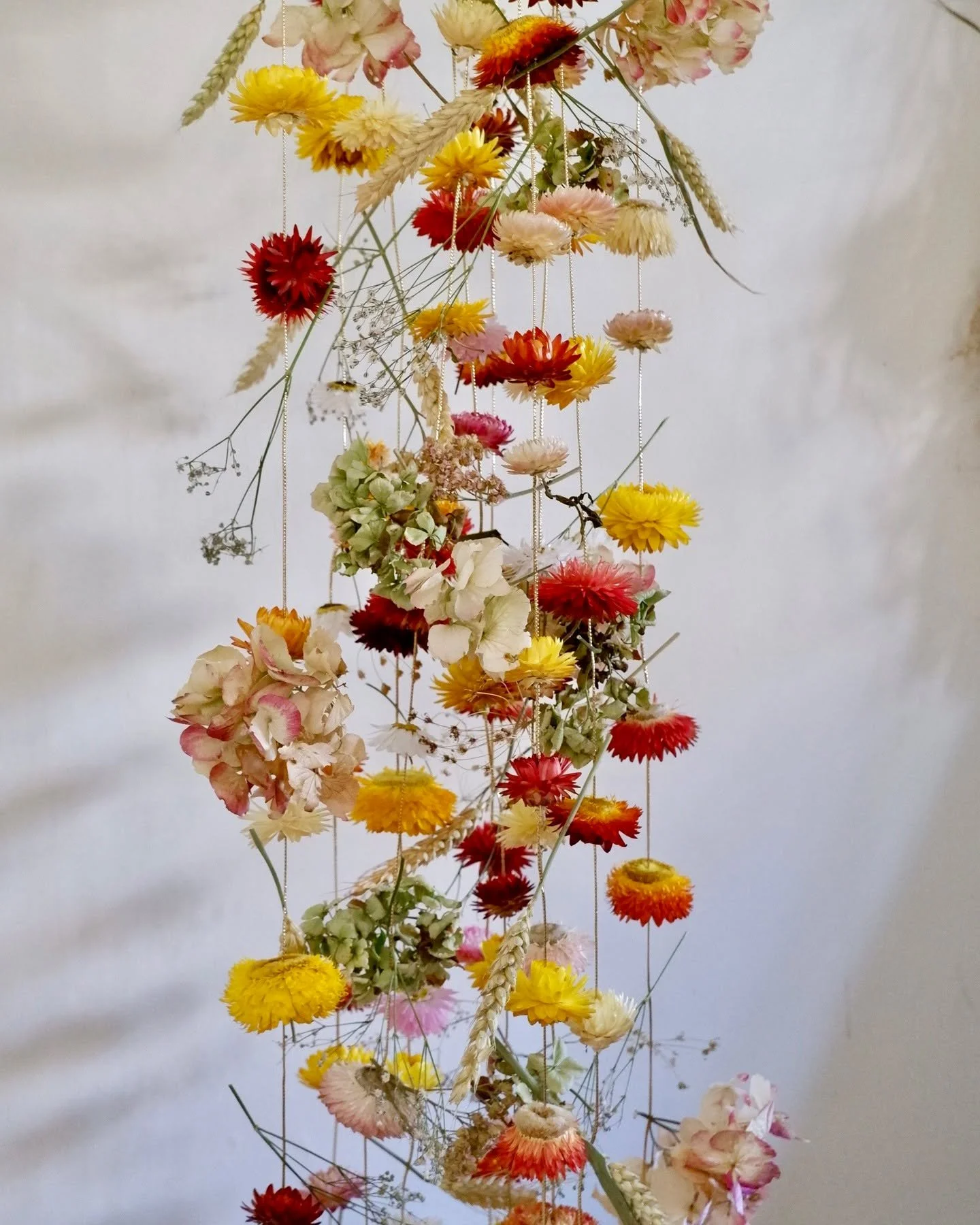 Fairytale strings of botanicals spun along a golden thread... These botanical garlands were much beloved at our recent trip to @the_homegrown_market_ 💐

Luxuriously long, they are always available on the Ramshackle website shop.

They work beautiful