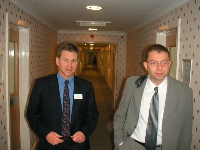 İkimizde memleketlerimizden uzakta Justiaan Swanevelder dostum ile TEE'nin kalp ameliyatlarıdaki önemi için mücadele ederken