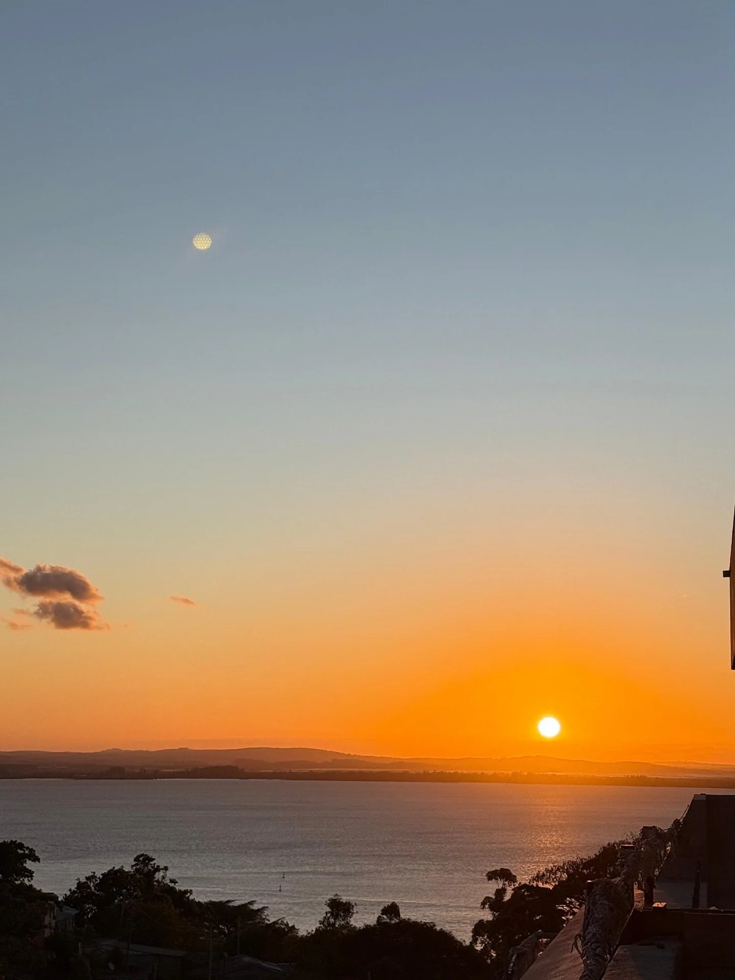 Como resistir a um p&ocirc;r do sol desses? N&atilde;o h&aacute; dia que acabe ruim com uma pintura dessas a c&eacute;u aberto. Vista da cobertura 601 do Aria - que ainda est&aacute; dispon&iacute;vel! Precisa de mais algum motivo para vir conhecer?