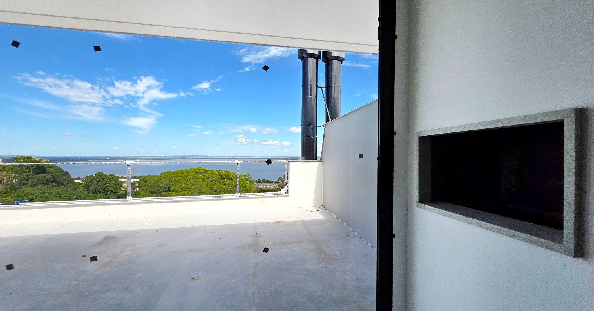 As coberturas do Aria n&atilde;o t&ecirc;m explica&ccedil;&atilde;o! A gente n&atilde;o sabe se prefere a vista infinita para o horizonte, ou a sensa&ccedil;&atilde;o de estar no topo do mundo. Passa lado e confere como ela pode ter tudo isso e ainda