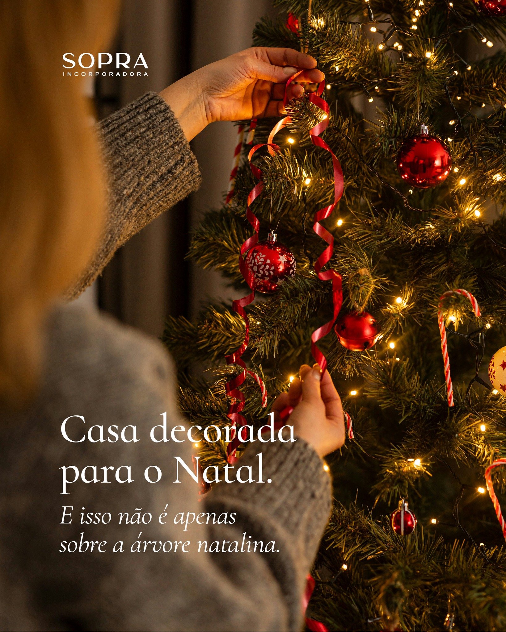 Natal &eacute; tempo de reuni&atilde;o, de encontros com quem amamos. 

Por isso, al&eacute;m da decora&ccedil;&atilde;o natalina, encha sua casa de boas vibra&ccedil;&otilde;es, deixe a luz solar entrar, areje cada cantinho com a ventila&ccedil;&ati