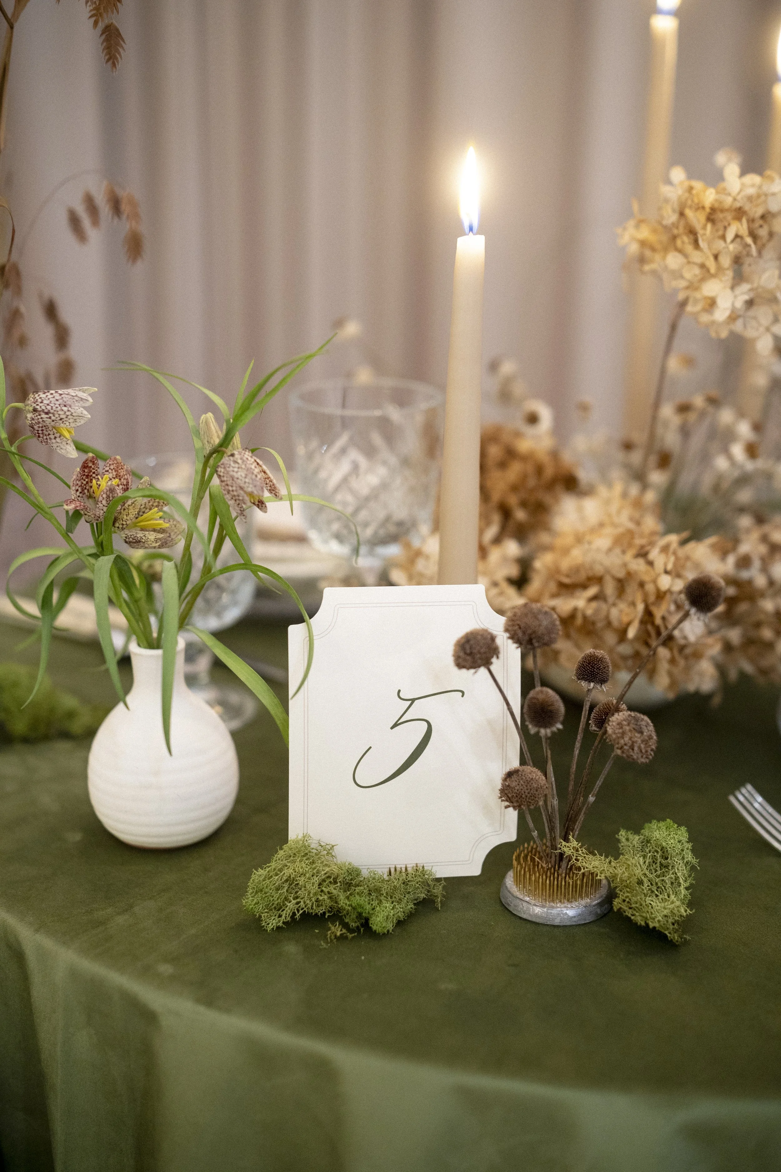 Die-cut shape table number