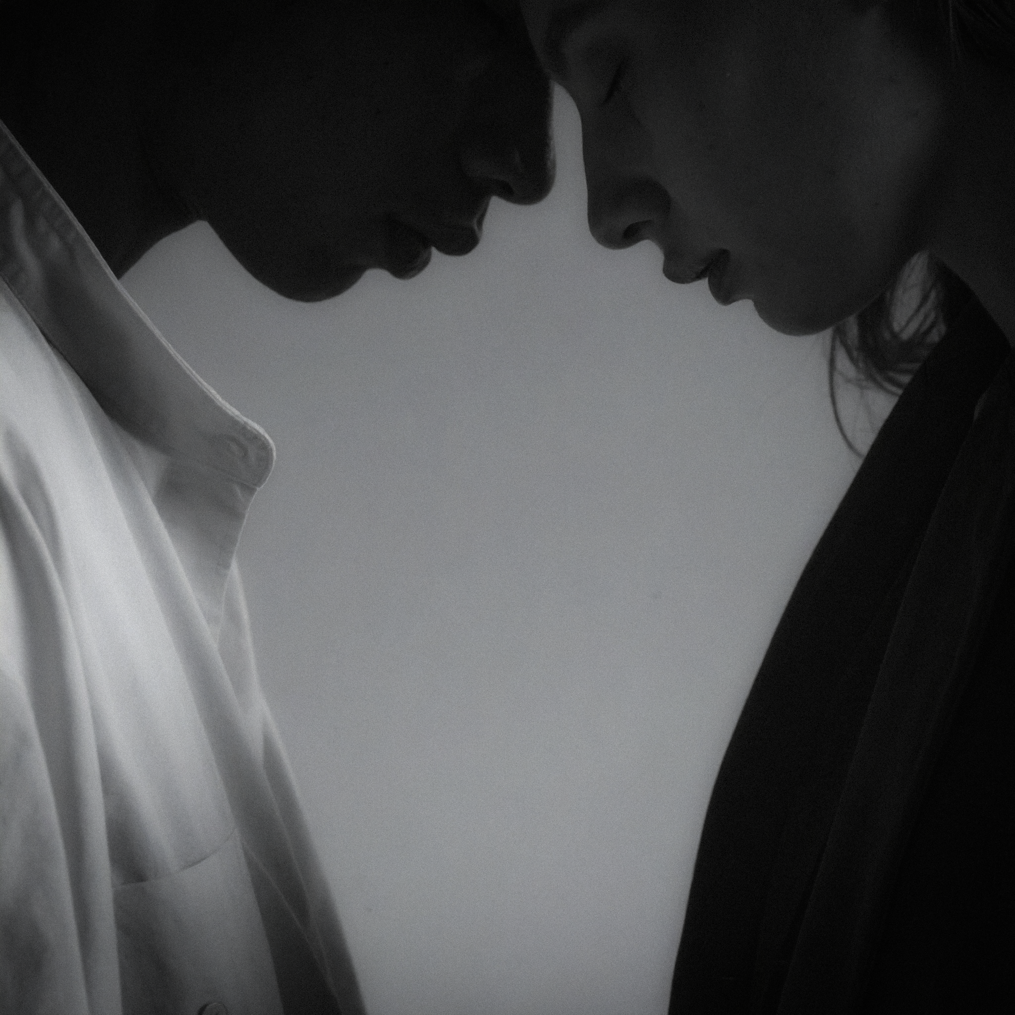 Firefly_give me variations of the reference images. I want high fashion editorial images. Som 910267.png