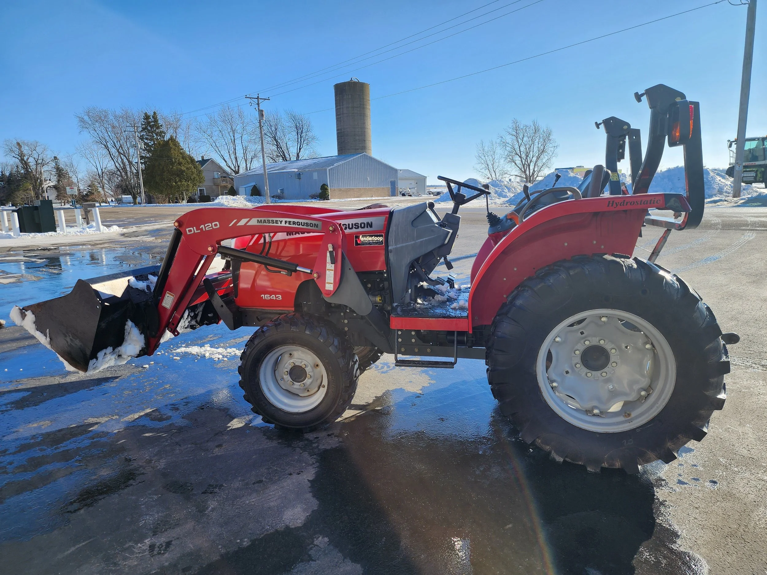 2013 Massey Ferguson 1643