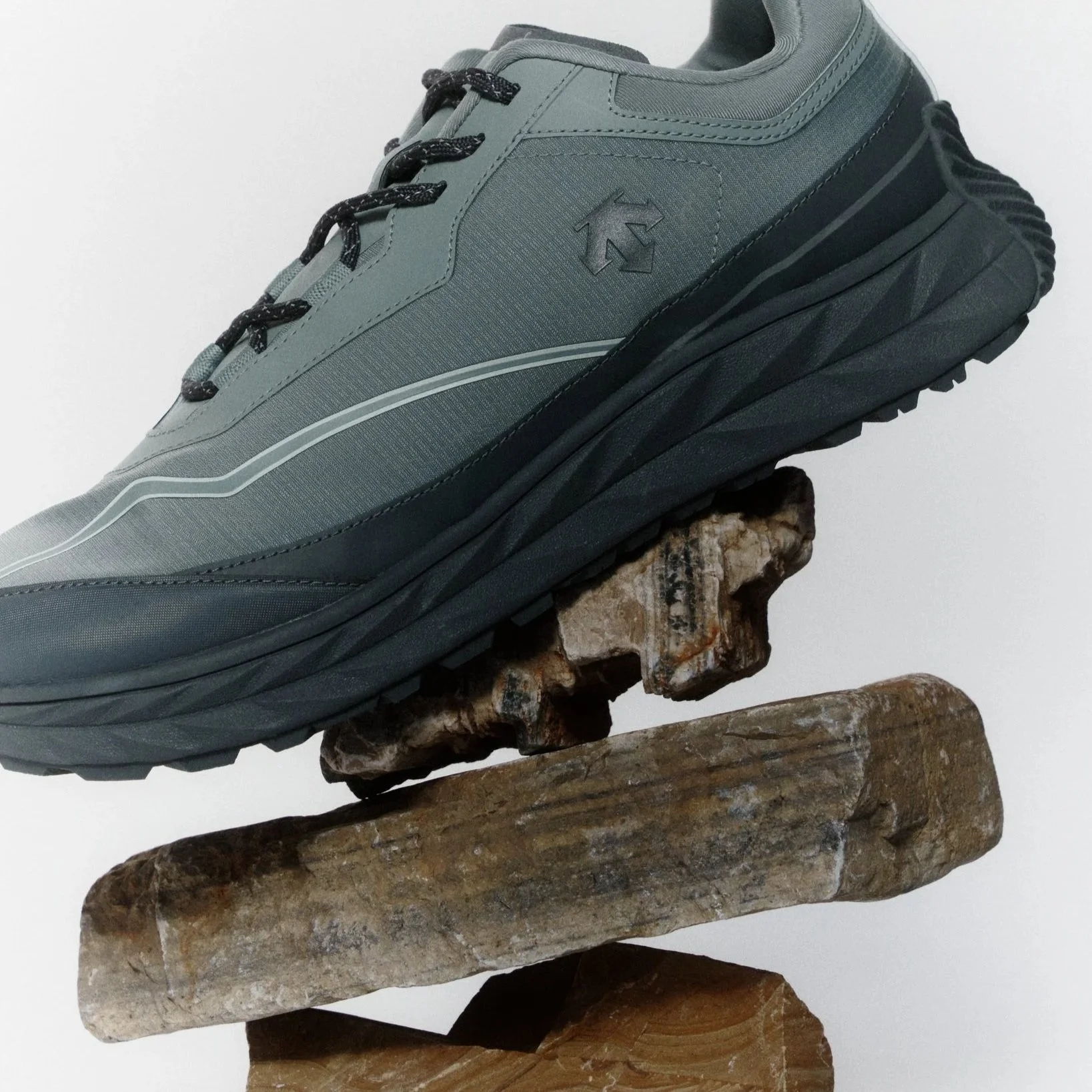 Descente Terrain-D Contents