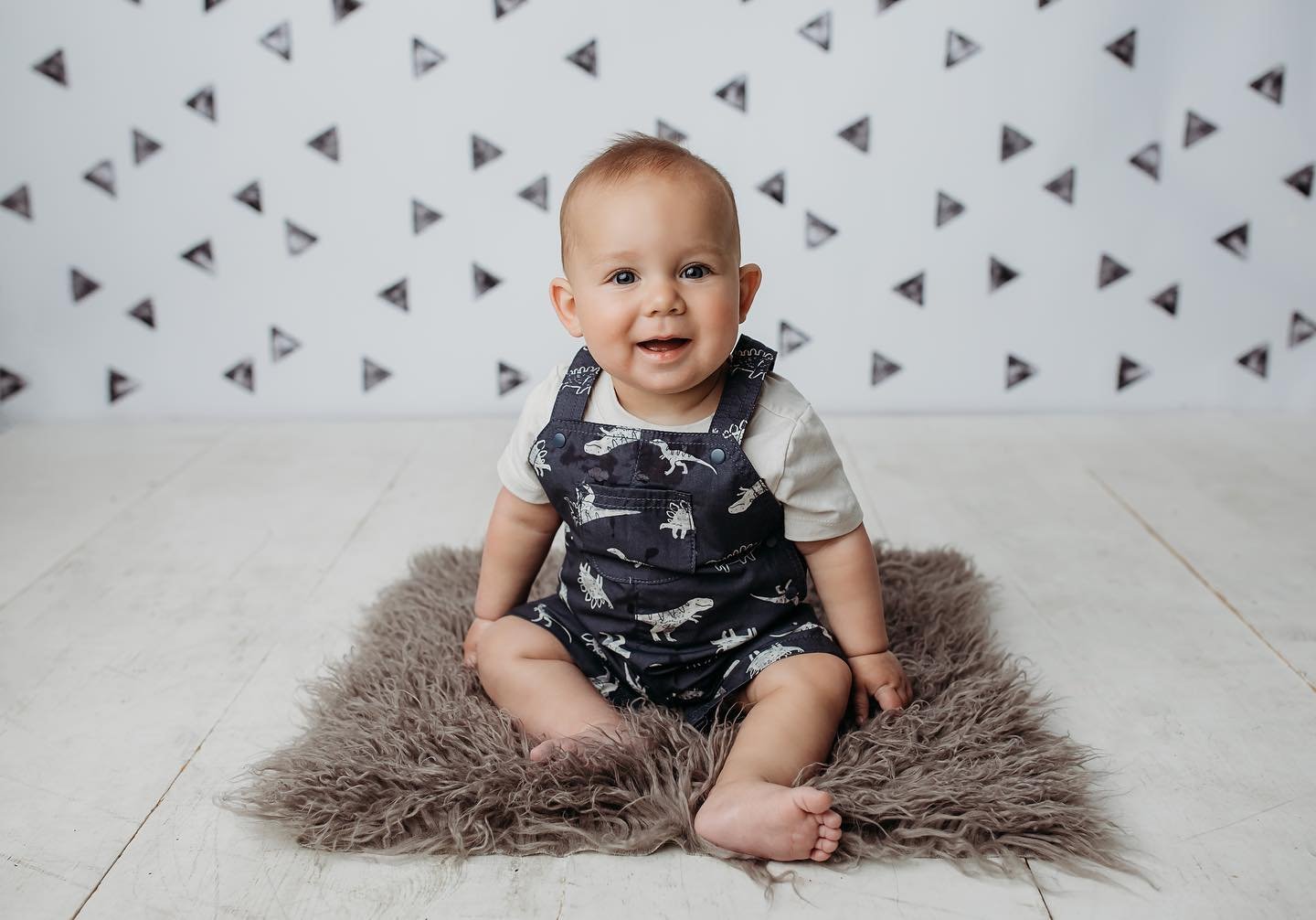 Happy 6 months to Cooper! He was all smiles for his milestone session. 💗

Now booking milestones and cake smashes through December 2024. Email picsbynic.smile@gmail.com for more information. 

#picsbynic #sittersession #photographer #photography #mi