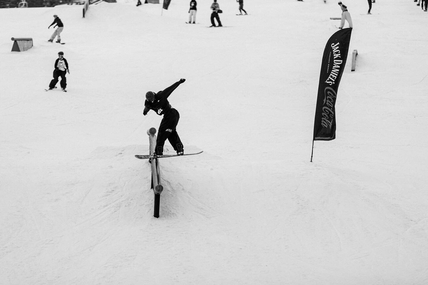 SKROOVE X JACK DANIEL&rsquo;S RAIL JAM AT @mthollyski @mthparkcrew GALLERY IS LIVE ON OUR SITE 📸 LINK IN BIO TO VIEW &amp; DOWNLOAD PHOTOS 🏂⛷️🥃

#skroove #choosehappy #snowboarding #skrooverailjam #snowboard #snowboarder #jackdaniels #mtholly #ski