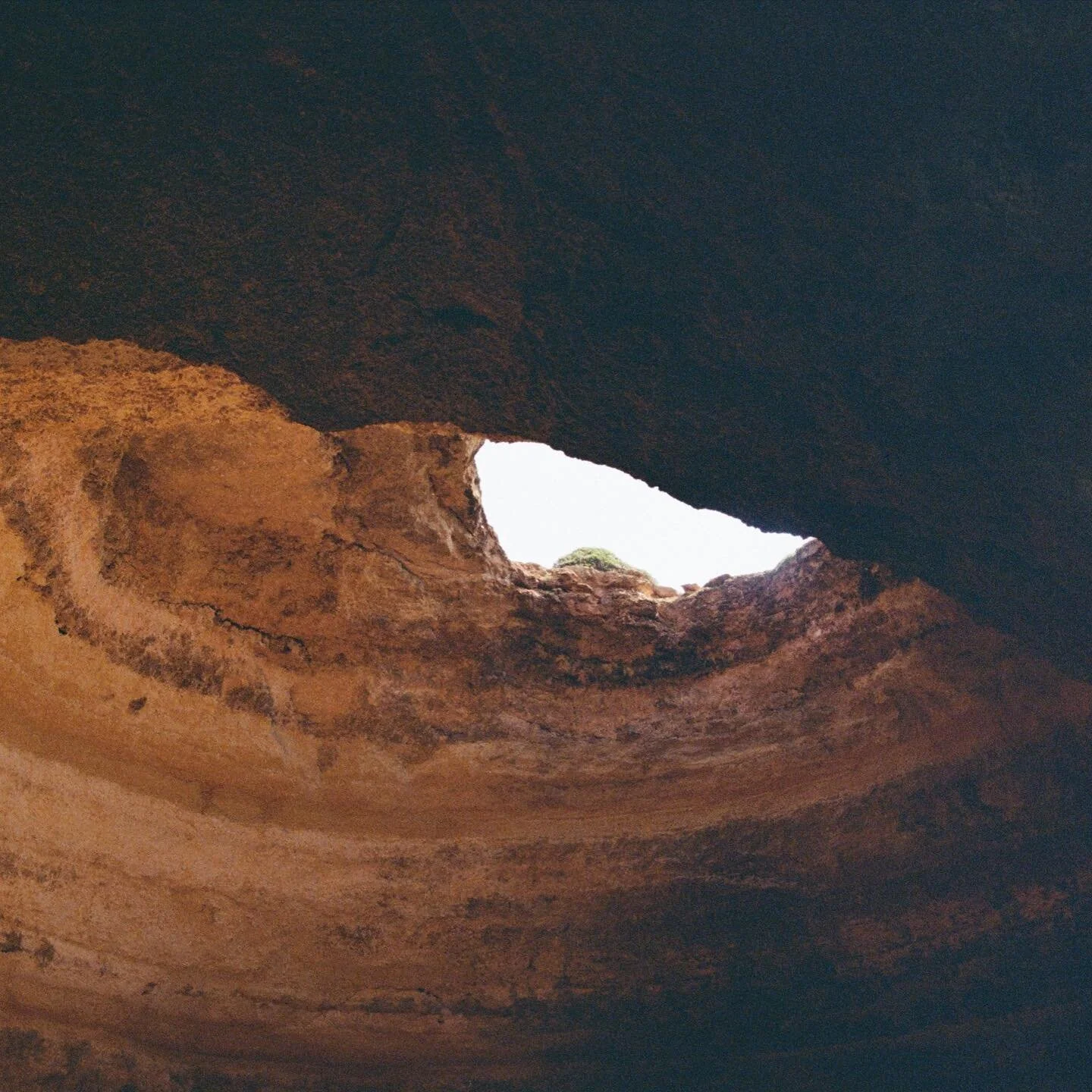 Guess the cave. Hint - Algarve 😉

📷 Nikon F55 
🎞 Kodak Gold 200

#35mm #35mmfilm #photography #35mmphotography #35mmstreetphotography #filmphotography #portugal #algarve #beach #beachvibes #shootitwithfilm #analogphotography #analogfilm #filmphoto
