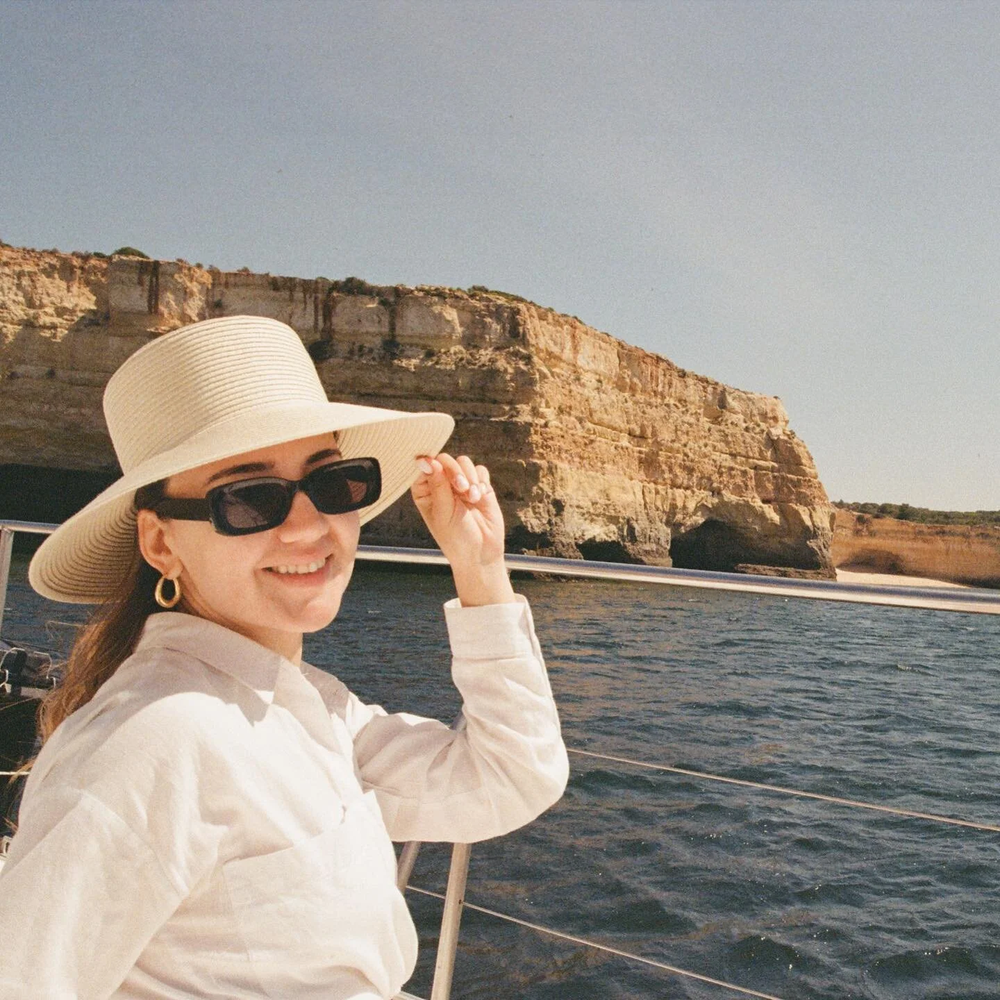 Cruising around Algarve

📷 Nikon F55 
🎞 Kodak Gold 200

#35mm #35mmfilm #photography #35mmphotography #35mmstreetphotography #filmphotography #portugal #algarve #beach #beachvibes #shootitwithfilm #analogphotography #analogfilm #filmphotographer #H