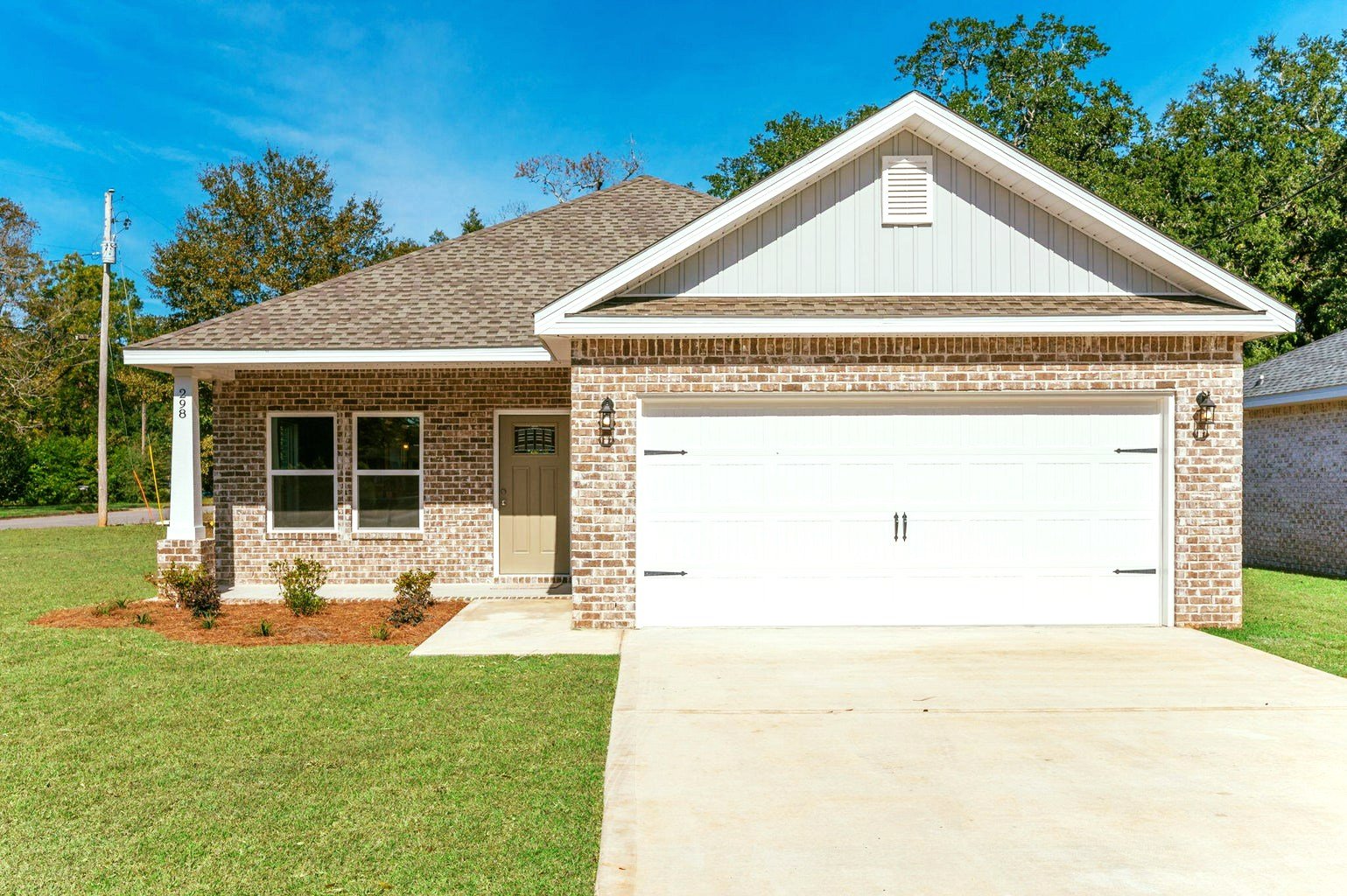 🚨 Under Contract Alert! 🚨

🏡 This charming Craftsman-style home is now pending!
📍 Address: 132 Sandhill Court, Freeport, FL 32439
🛏️ 3 Bedrooms
🛁 2 Bathrooms
📐 1,313 sqft
💰 Price: $319,000

Features:
- All brick construction with raised ceili