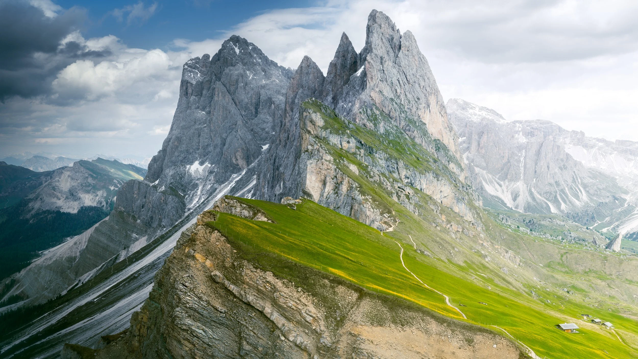 Pararonic-mountian-(1).jpg
