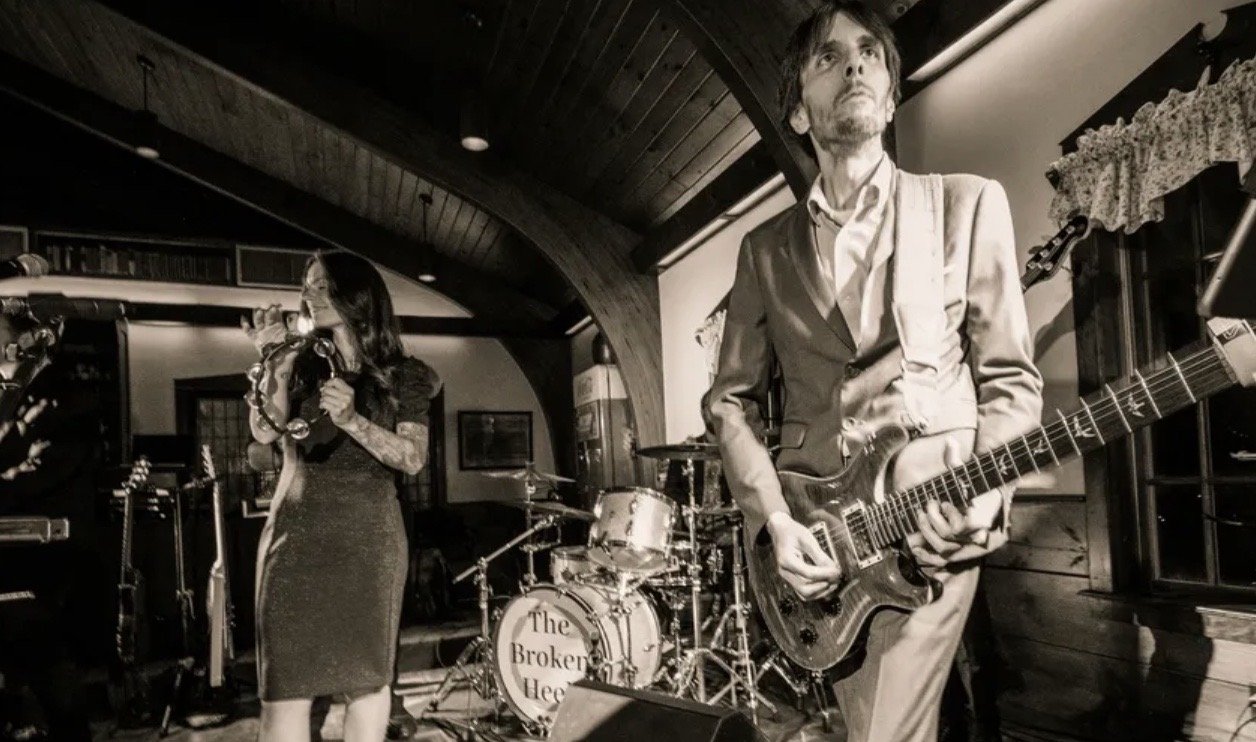 The Broken Heels lIve on stage