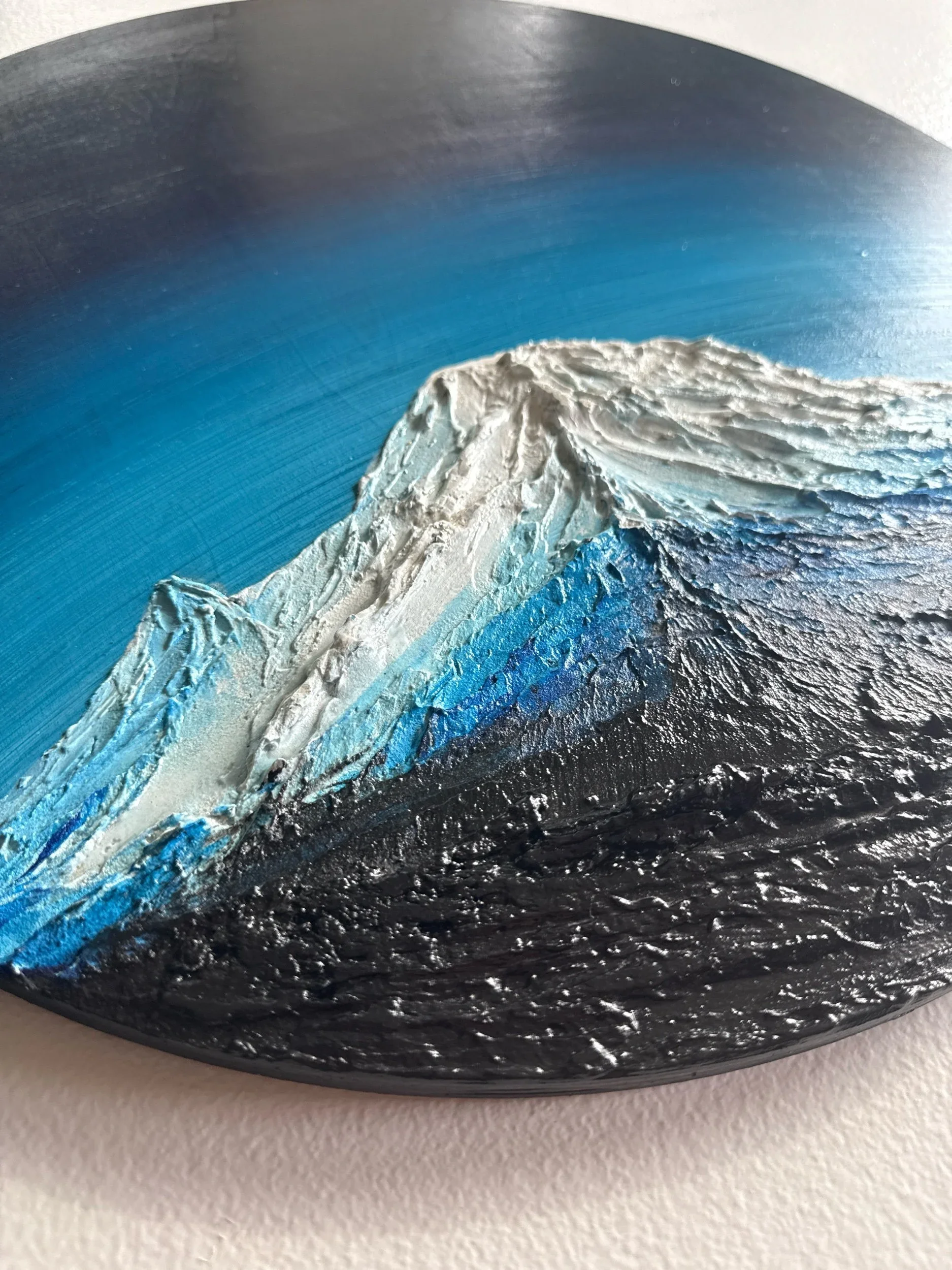 mt-rainier-circle-art-painting-erin-oostra-3.webp