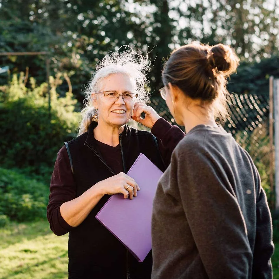 Elke Brenstein mit Johanna Ballon