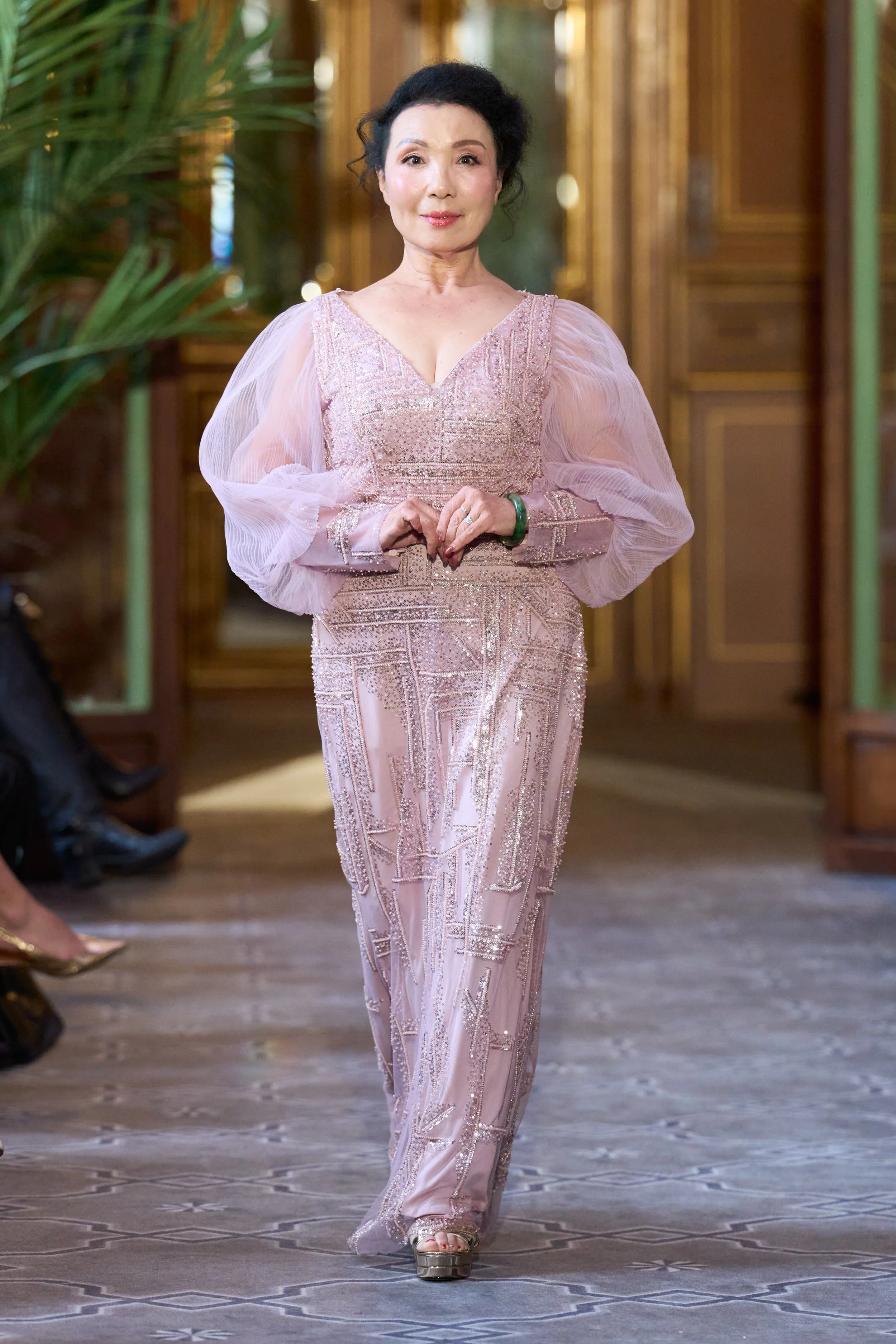 LARA NEW YORK BROUGHT GOLDEN AGE MODELS TO THE RUNWAY 