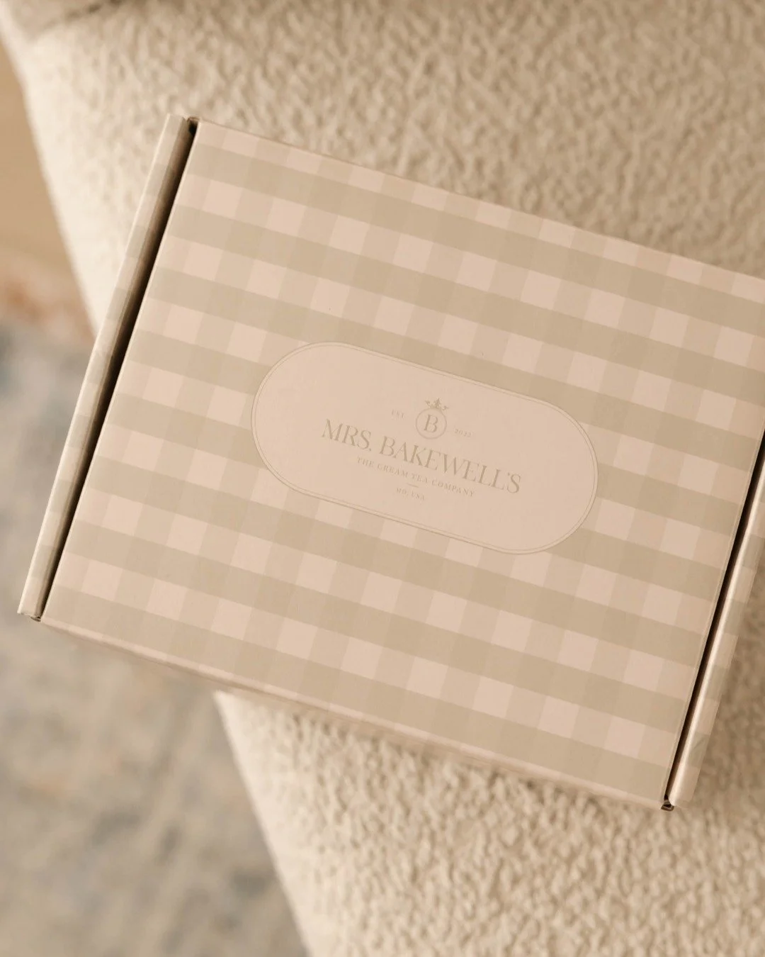 Custom Box &amp; Branding for @mrsbakewells 🫖

Mrs. Bakewell&rsquo;s brings authentic English teatime charm to America with handmade scones, clotted cream, strawberry preserves, fragrant teas, and thoughtful gifting experiences. 

We created their b