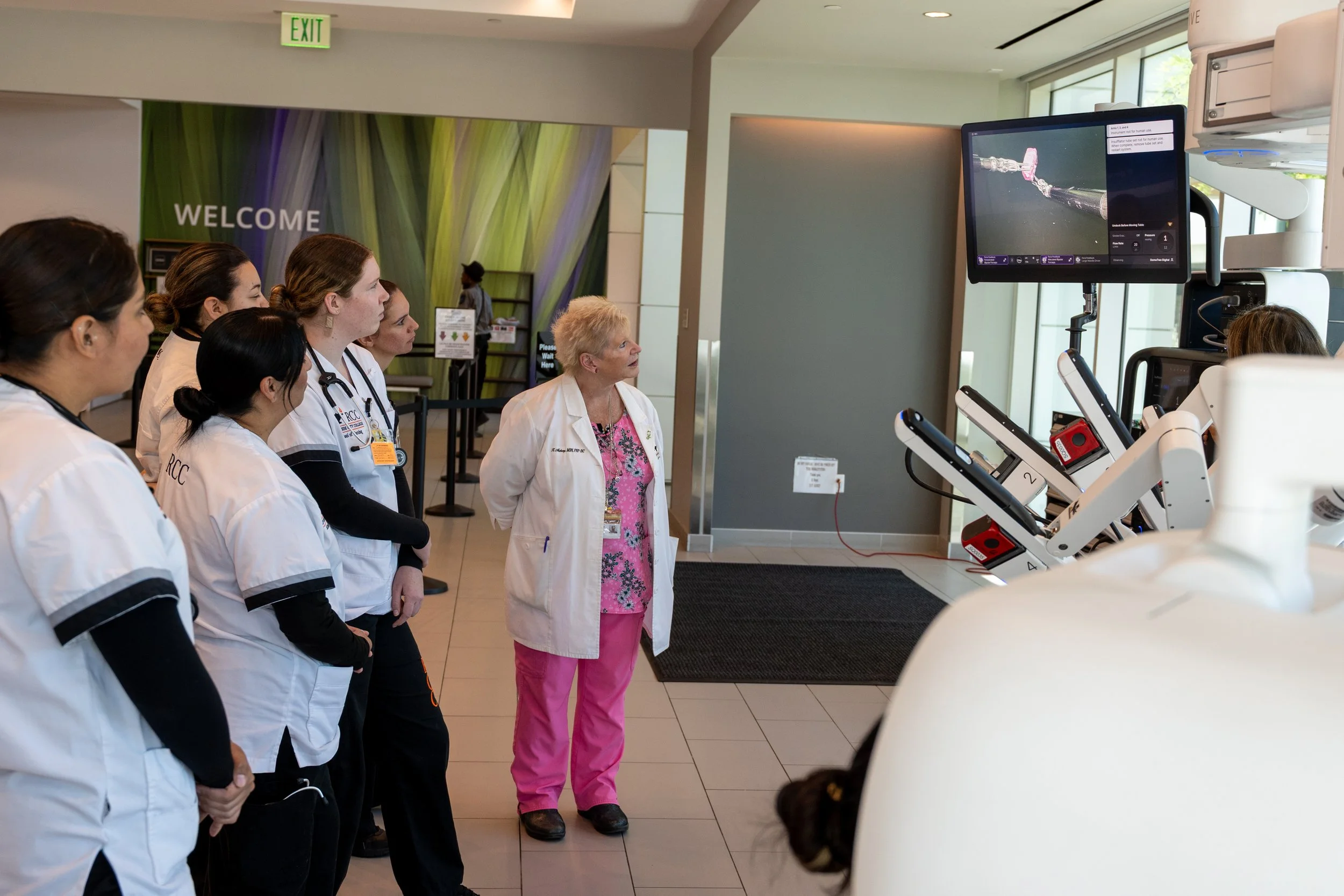 Public, Employees Turn Out for Surgical Robot Demo Event&nbsp;&nbsp;