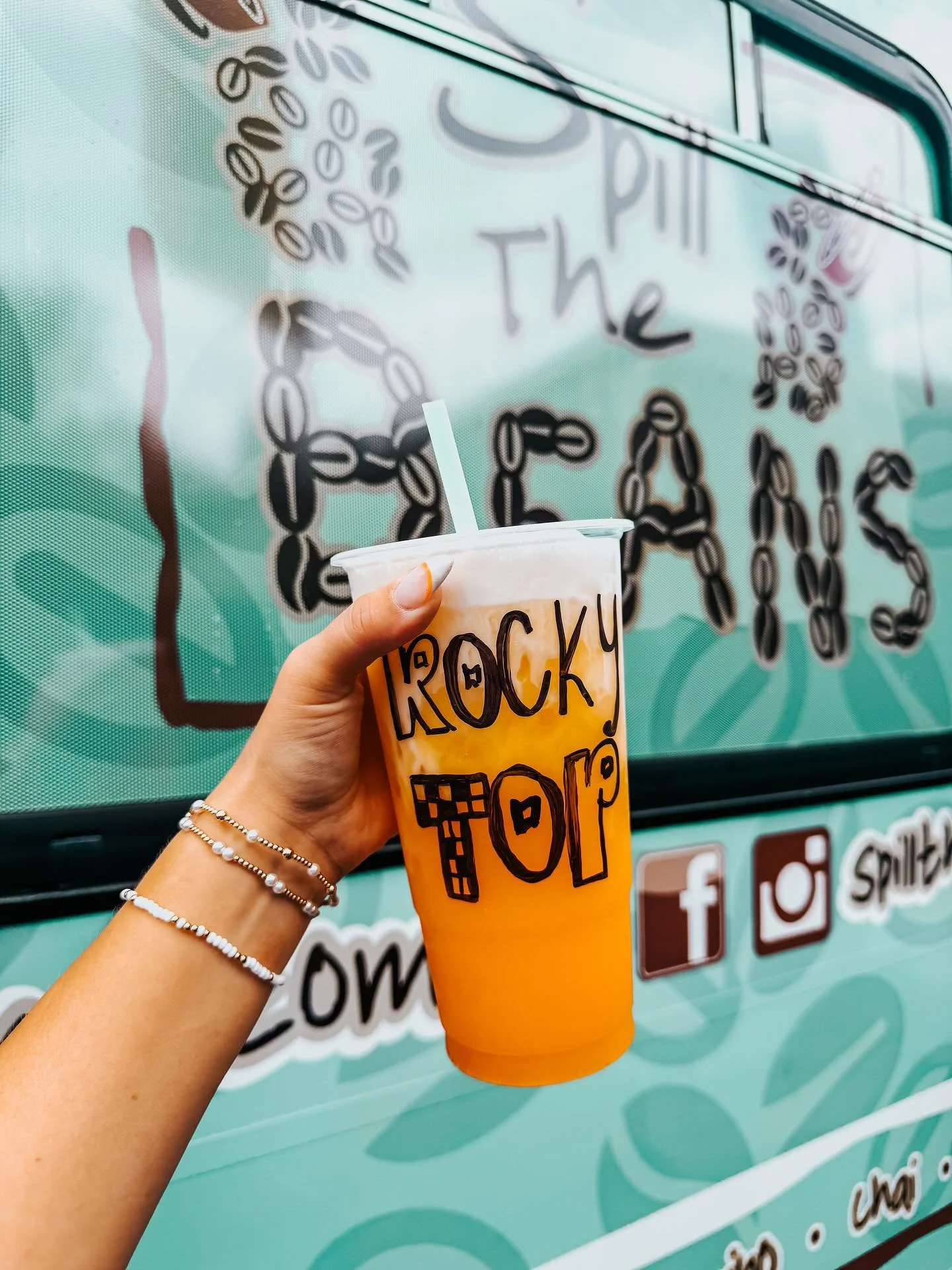 🚨 TEAM SPIRIT DAY! 🚨
Join us tomorrow at the Chattanooga Market for a special Bucket Hour from 10&ndash;11AM SHARP! 🪣✨

We&rsquo;re featuring our fan-favorite ROCKY TOP Loaded Tea 🍊🍍🥭
☑️ Flavors: Orange, Pineapple &amp; Mango
☑️ Finished with a