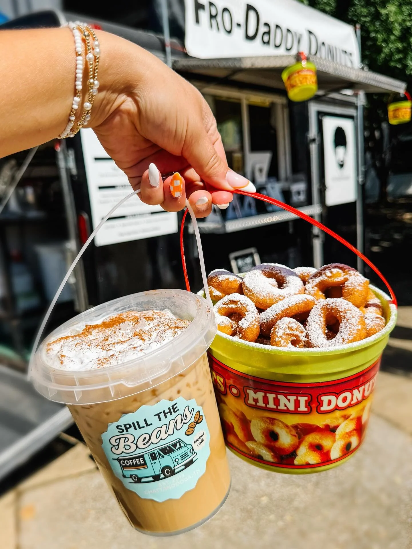 Name a Better Duo&hellip; we&rsquo;ll wait. 😉☕🍩
Every Sunday at the Chattanooga Market, you can find @frodaddydonuts and Spill the Beans parked side by side bringing you the fresh hot donuts + iced coffee perfection.

The best part? We BOTH have re