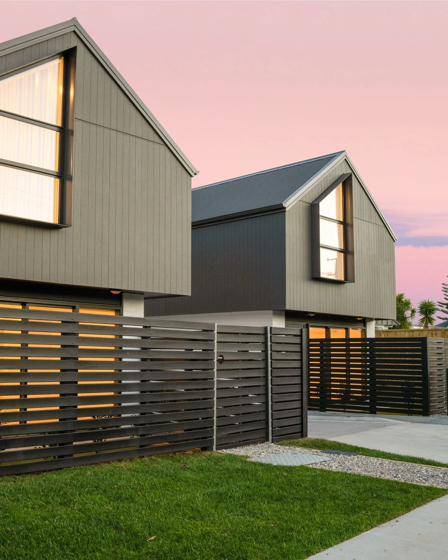 42 Millen Avenue, Pakuranga

Status: ✅ Completed 
Build Time: 8 months 
Homes Delivered: 8 homes 
Owner Type Breakdown:🧍&zwj;♀️75% First Home Buyers 25% Investors 💼 

Check the link in our bio to see our latest release just along from here at 15 Ch
