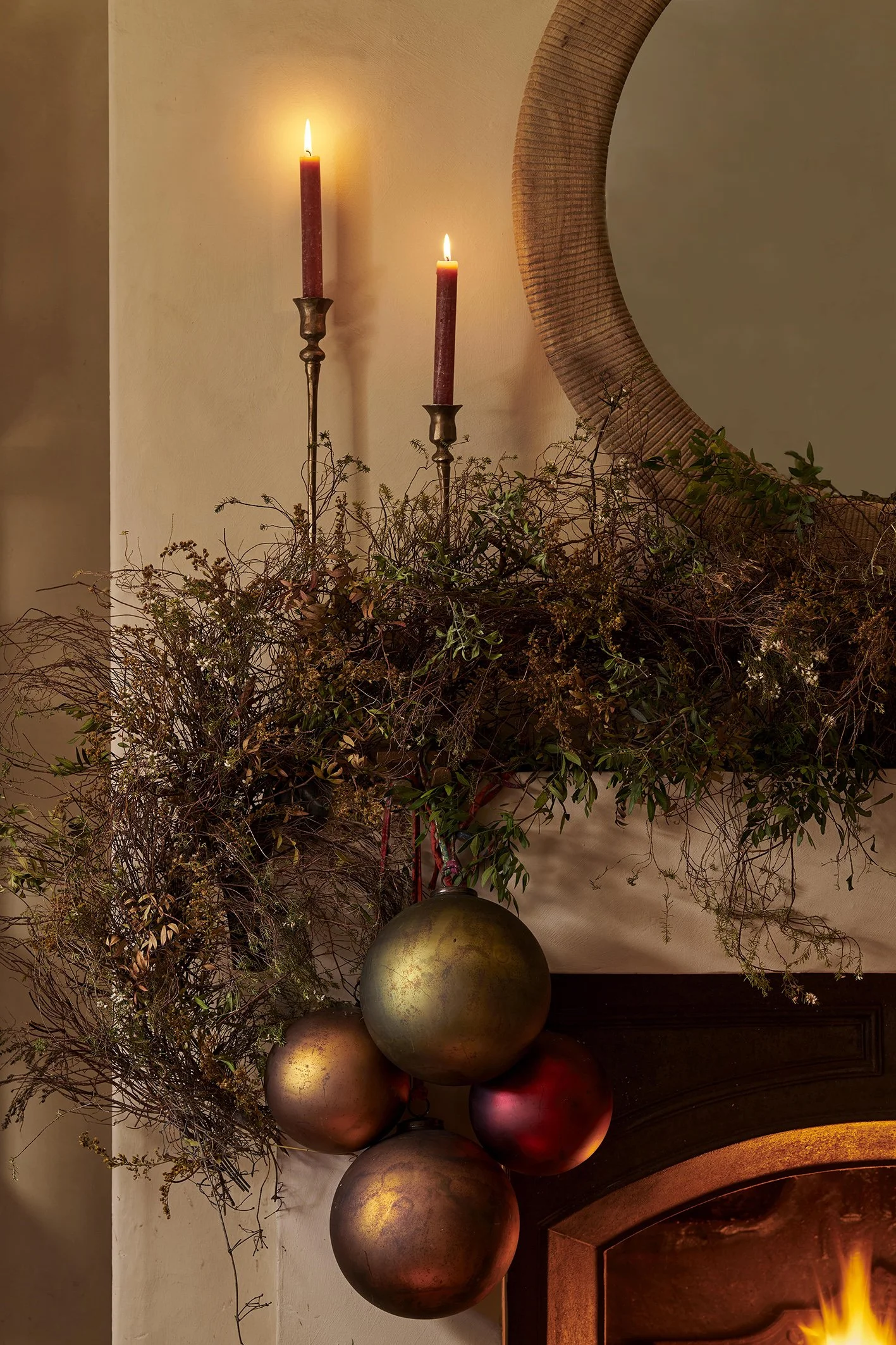 FESTIVE MANTELPIECES - a mix of unusual ideas and inspiration to create your own Yuletide mantel masterpiece