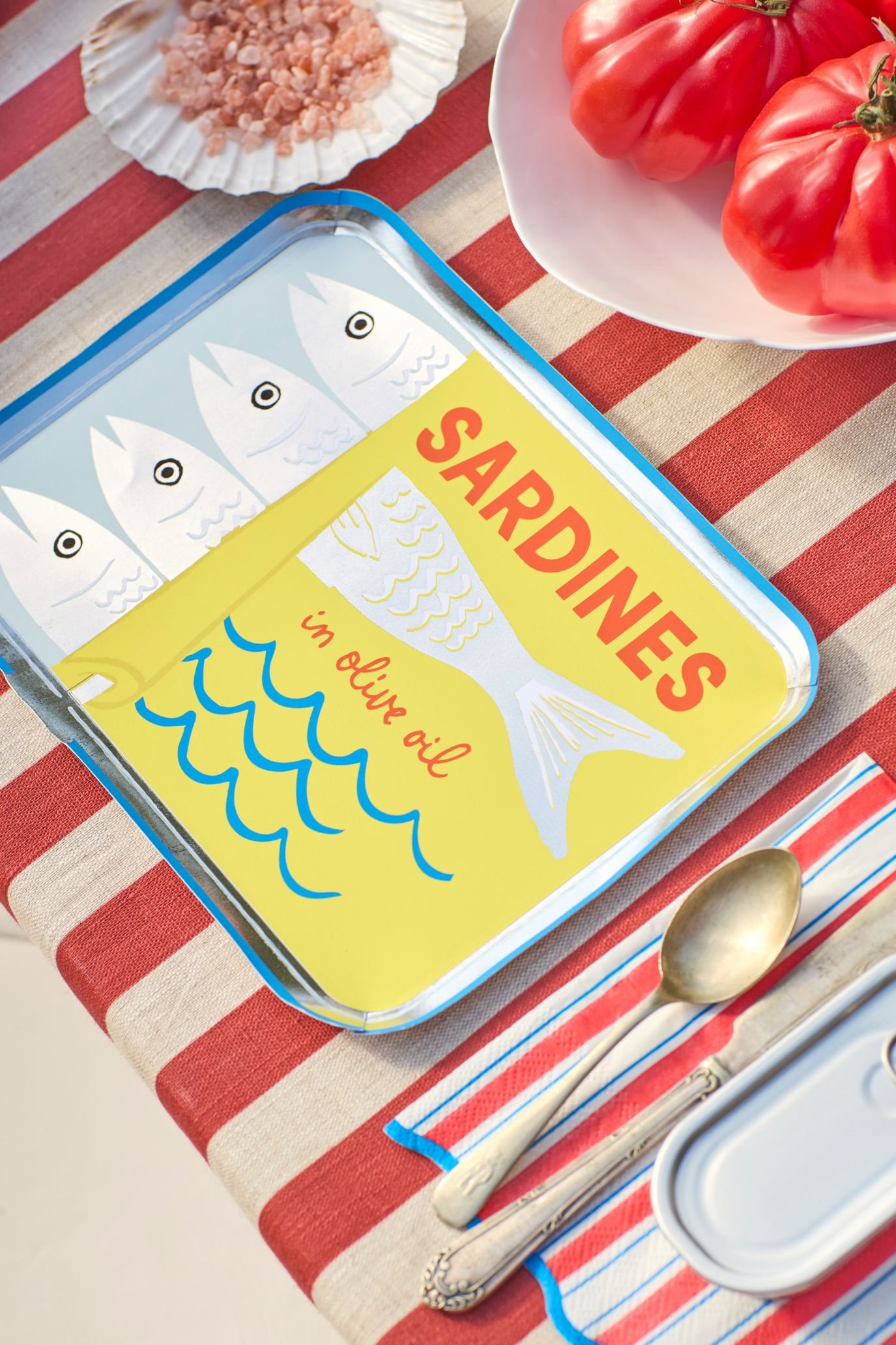 Novelty paper plates designed to look like vintage sardine tins for summer parties and picnics.