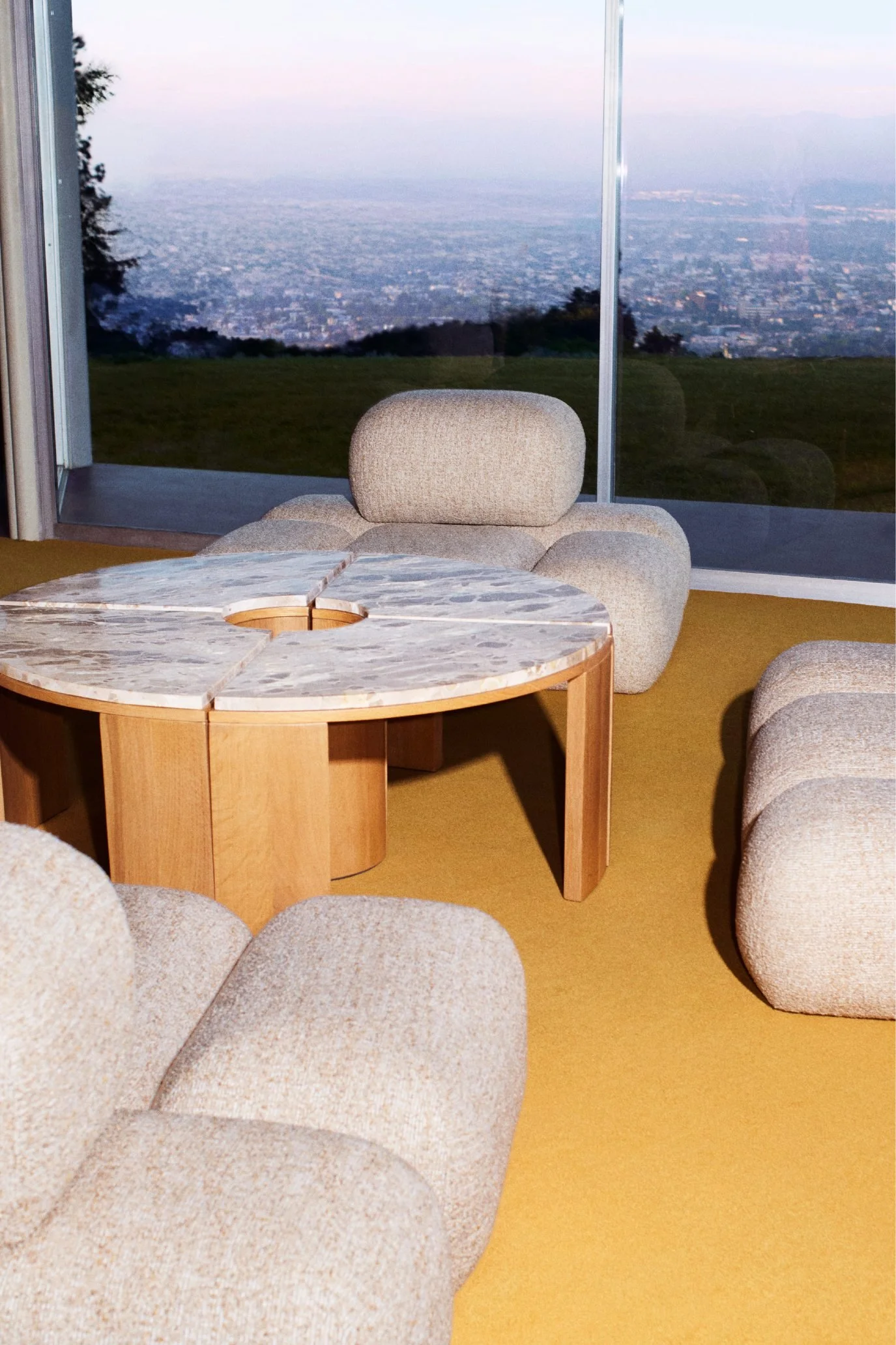 Kelly Wearstler x H&M HOME modular lounge chairs and ORTRA sofa tables arranged in a circular setting