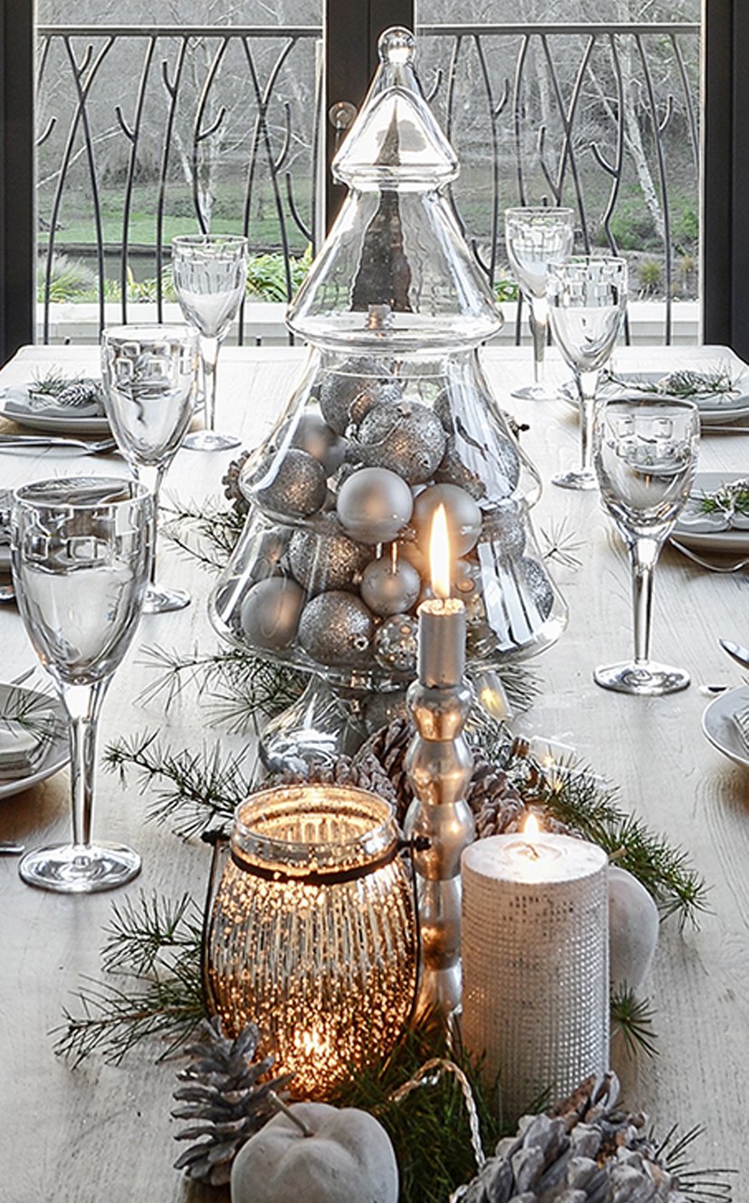https://images.squarespace-cdn.com/content/v1/63589889c32ef9690ef6c586/41390b91-2f69-4551-be3e-d3cab23b6c20/Christmas%2Bstyling-interiorstylehost-tablescape%2Bcopy%2B2.jpg