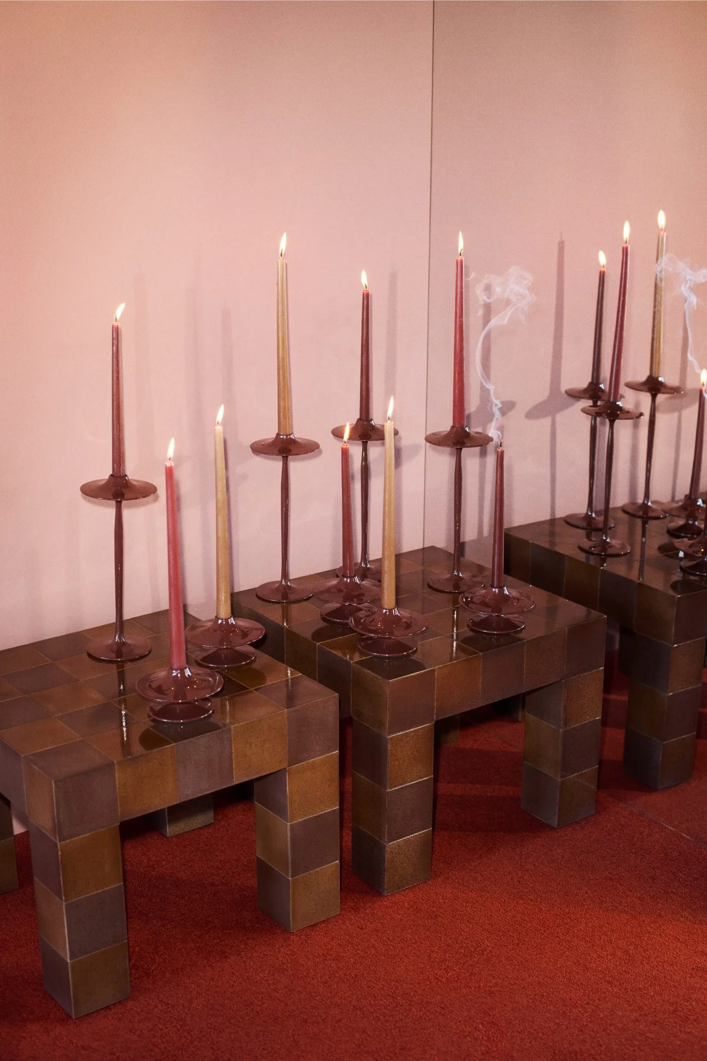 Sculptural COVA candle holders in different heights from the Kelly Wearstler x H&M HOME collection