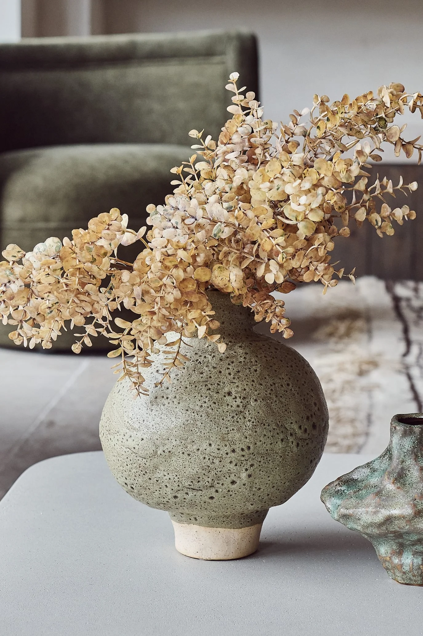 The Modern Vase Trend Defining Organic Interiors