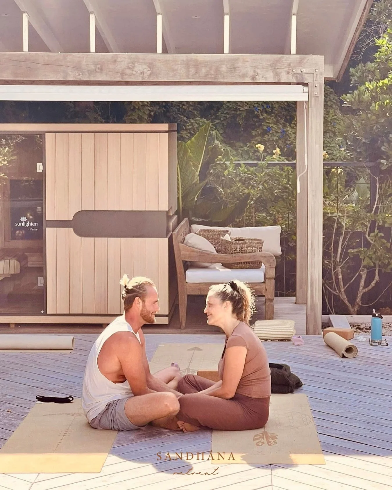 This class is the one I always wished existed when I was searching for something deeper.

We move through a strong, steady vinyasa to wake the body and build strength. We shake things up with breathwork to clear the mind and soften whatever has been 