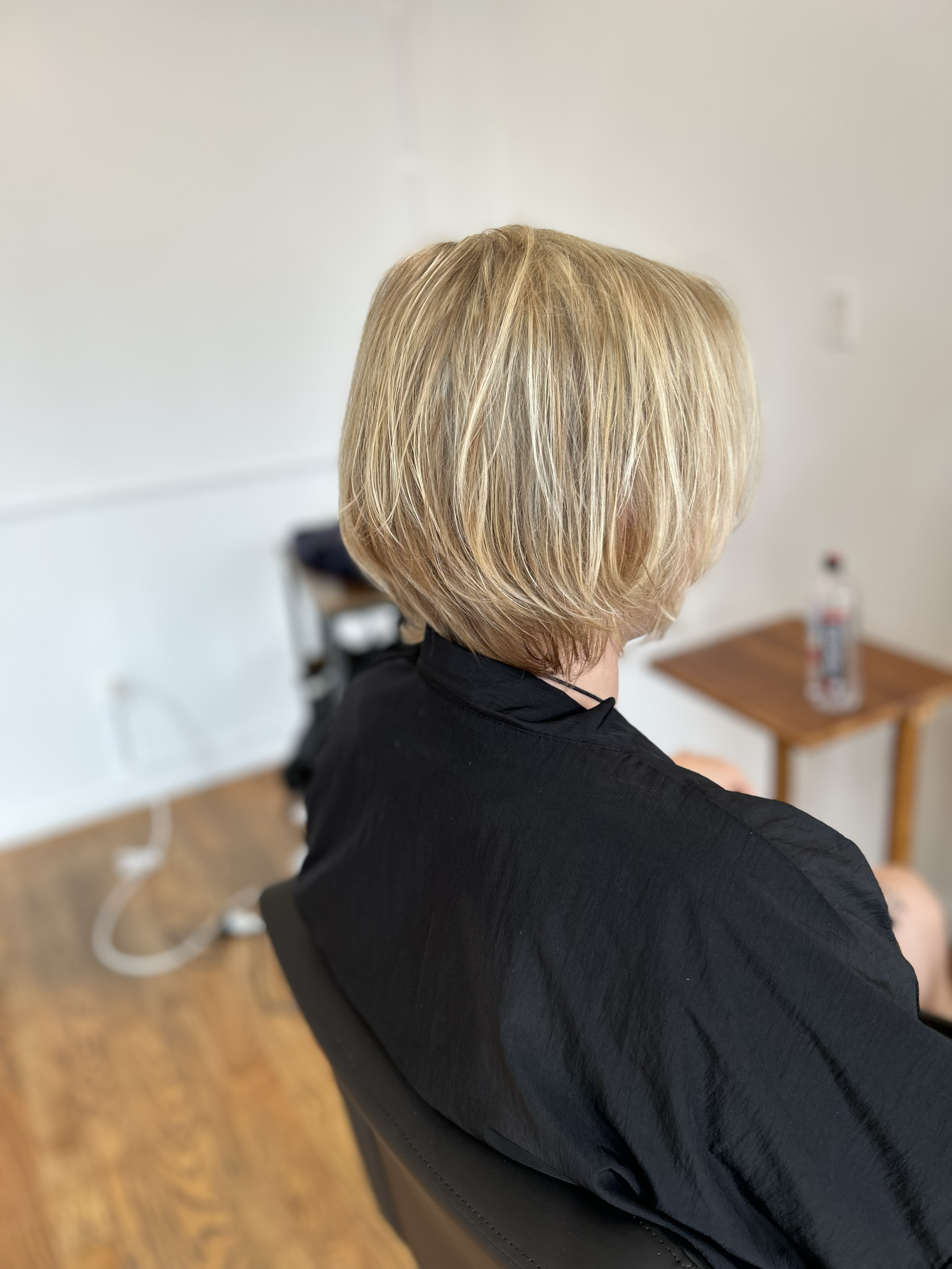 Hair highlights at U&K Salon, a Japanese and Asian hair salon in Brooklyn, New York. Professionally applied color for dimension and brightness, tailored for all hair types including Asian hair.