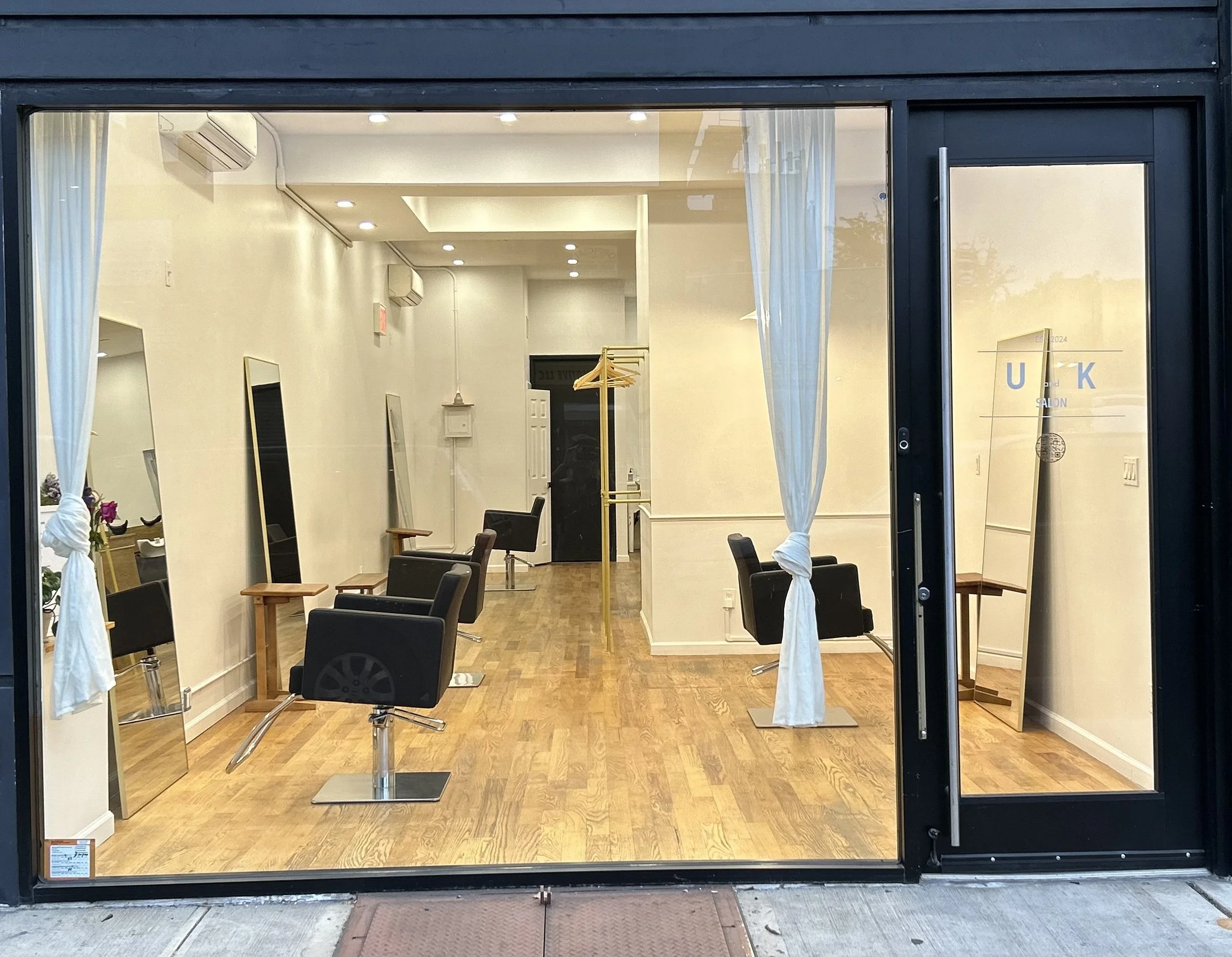 U&K Salon outside photo