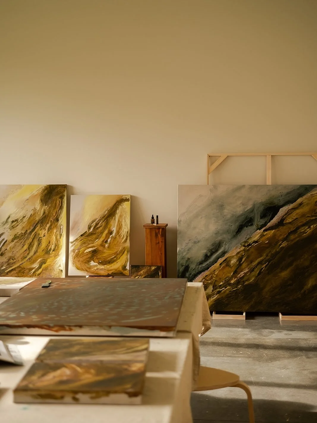 Much like painting with transparent oil glazes, scent-making is an alchemy of layering, intuition, and transformation. 
Both are acts of distillation—translating raw materials into something more poetic. Top notes mirror horizons, base notes g