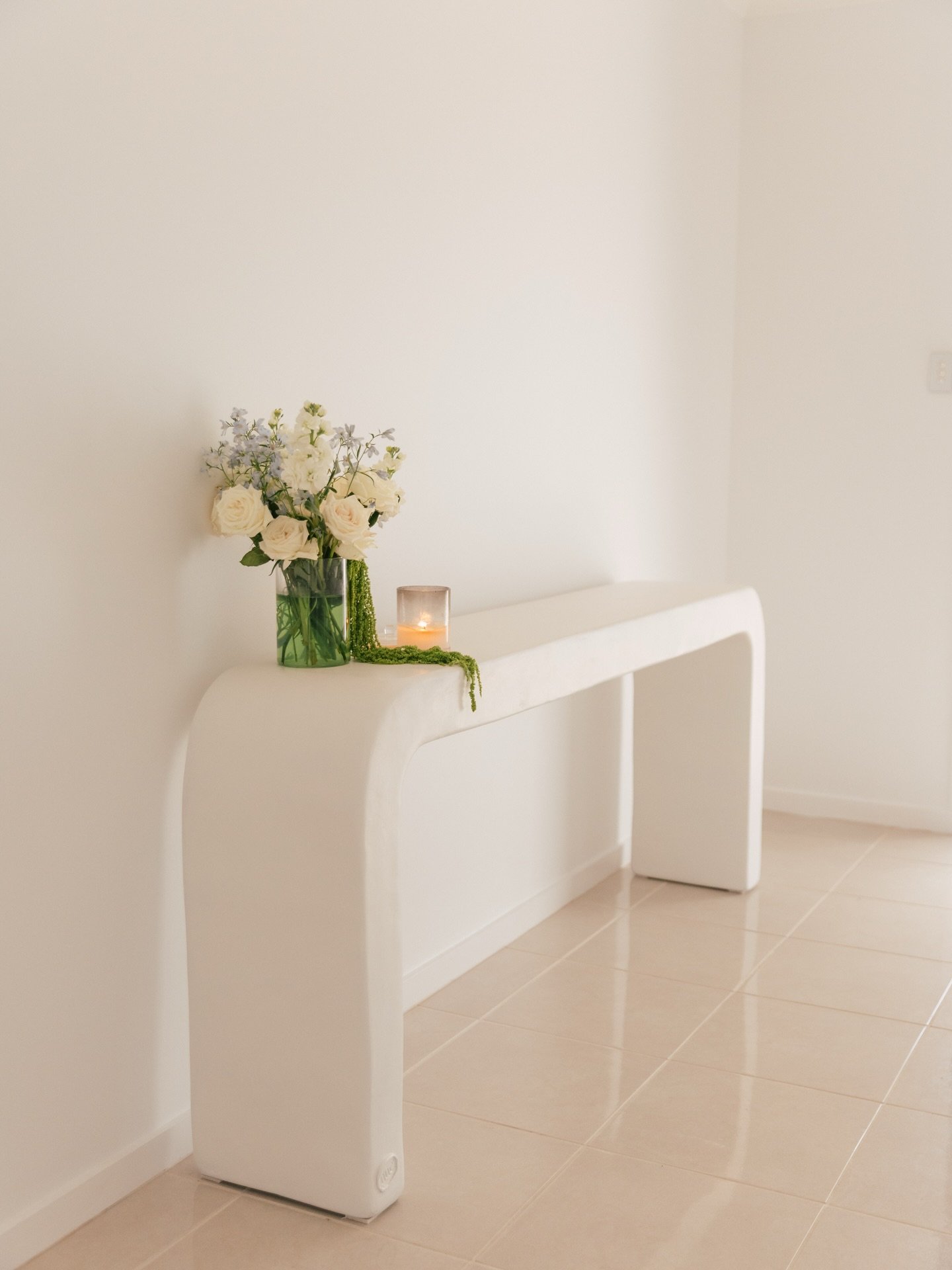 Inspired by the beauty of Liguria&rsquo;s coastline, the La Varesi hallway table is handcrafted to bring strength, elegance, and timeless character to your home.

#mediterraneaninteriors #minimalinteriors #quietluxury #italianinspired #handcraftedfur