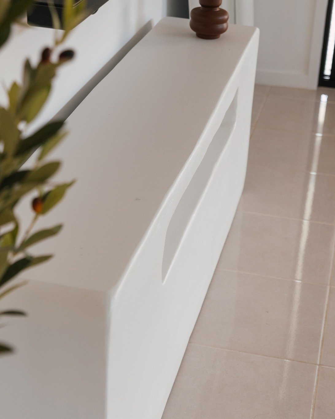 This custom TV unit showcasing soft curves with a solid presence. 

 #australianmade #homedecor #interiordesign #customfurniture #homedesign