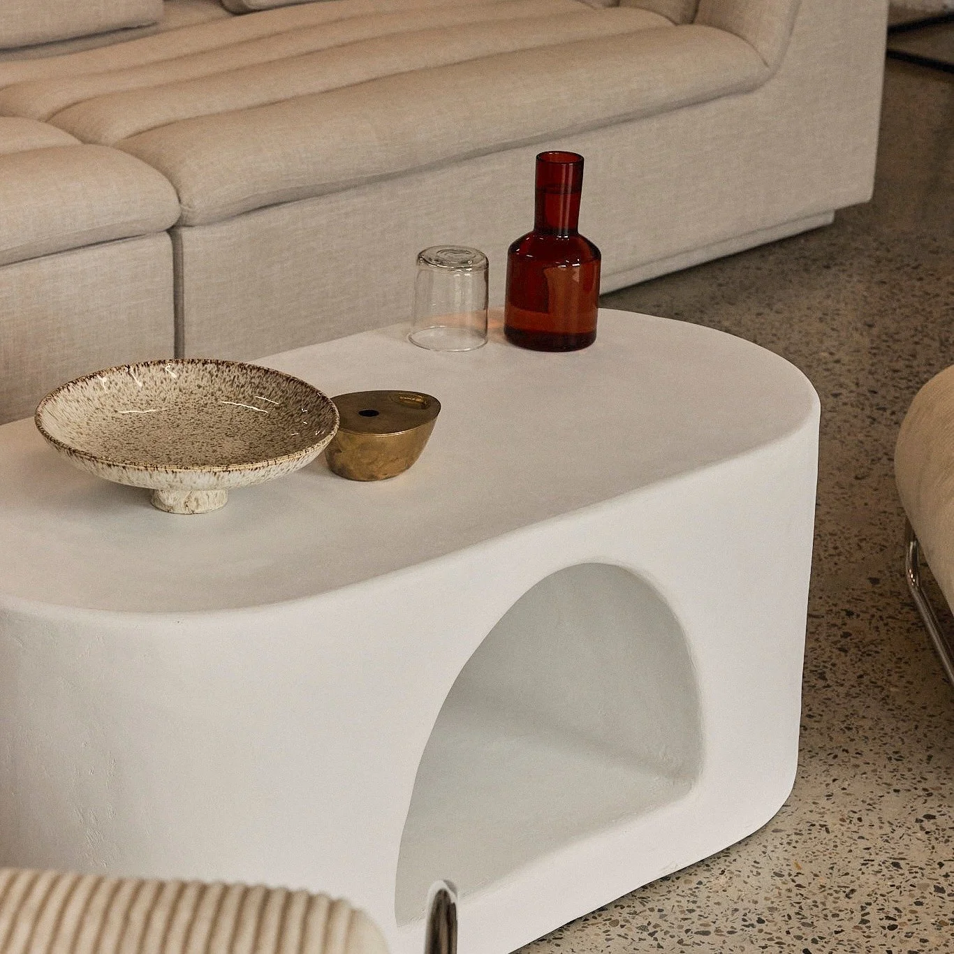 La Chiara - all curves, no harsh edges.
Made for real homes&hellip; little moments (and little humans) included 🤍

 #coffeetable #customfurniture #SculpturalDesign #CustomFurniture #handmadefurniture