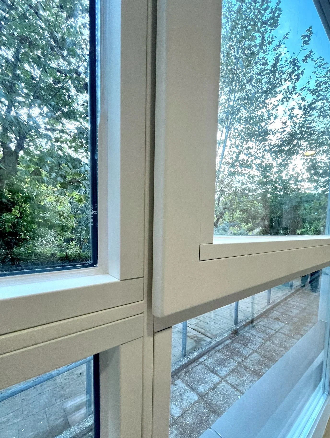 FACHADA VENTANALES CARPINTERÍA DE ACERO FORSTER EN DETALLE 