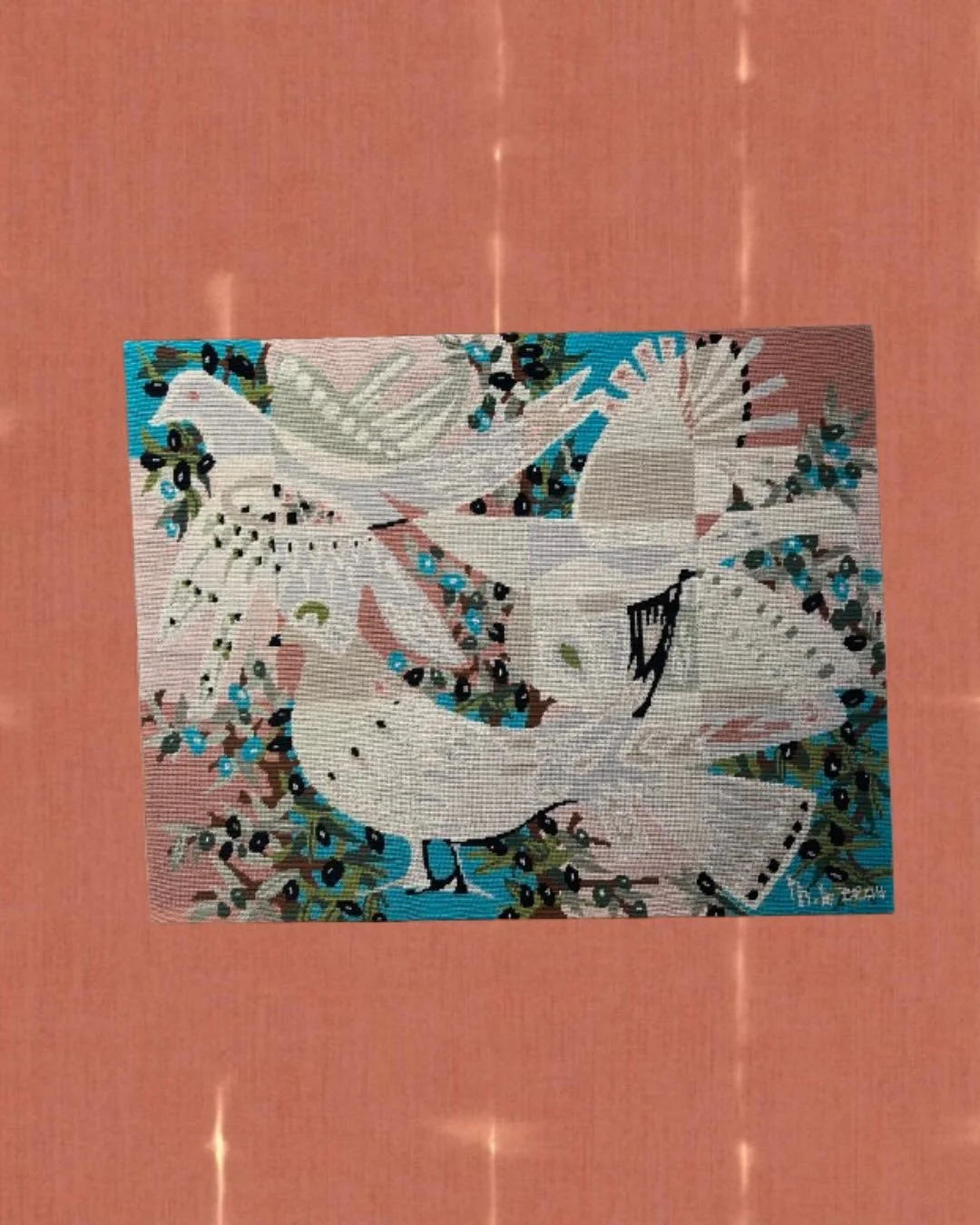 Tapisserie d&rsquo;apr&egrave;s le carton original de M. Van Hout Le Beau, atelier d&rsquo;art contemporain la lice.

En parfait &eacute;tat vintage.
Pi&egrave;ce unique &ndash; 61,5 x 78,5 cm

Image de fond : Tissu Miura - Coordonn&eacute;

***

Tap